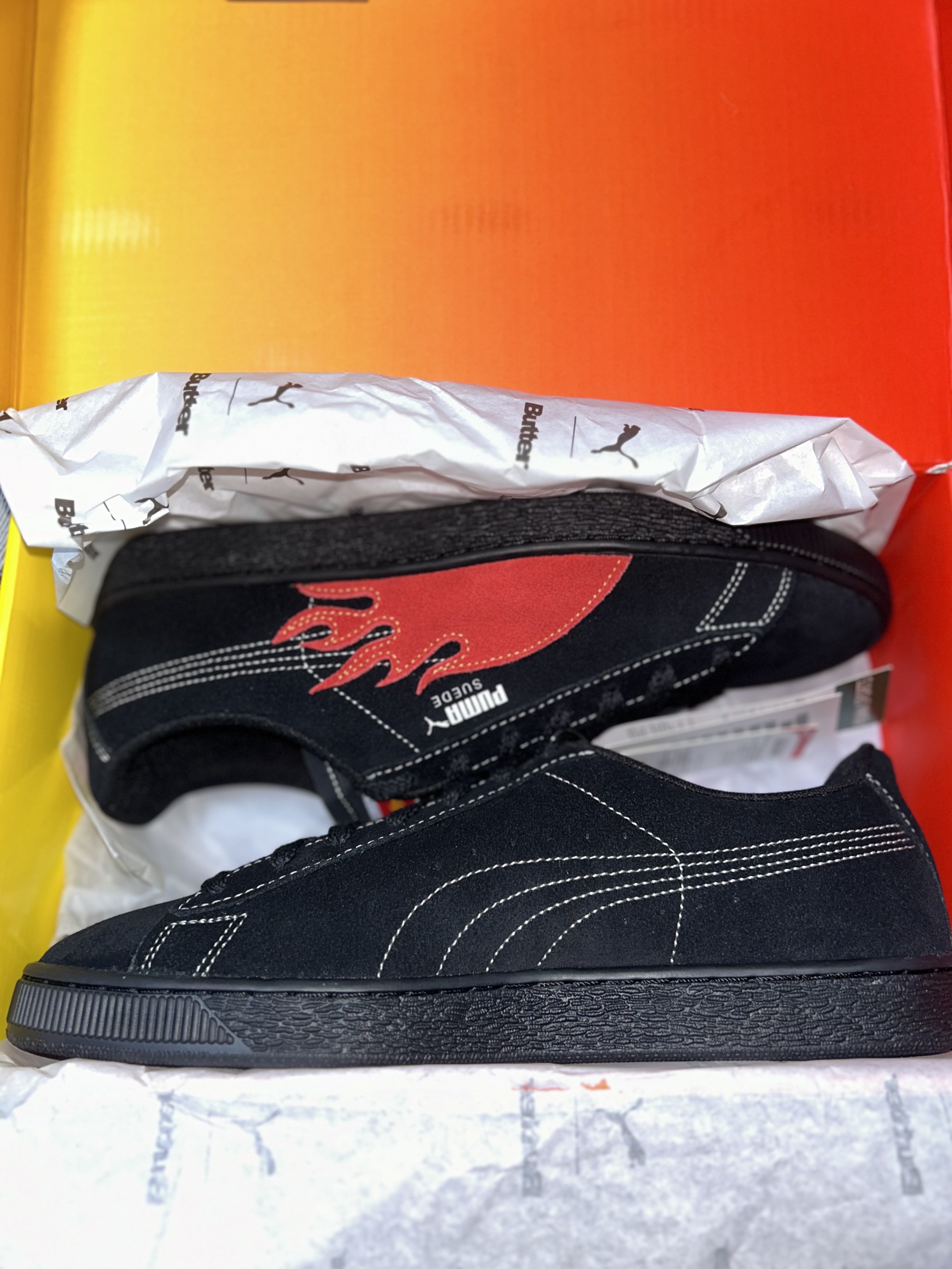 Puma x Butter Goods Suede Classic Black Red 착용 스타일 - 7