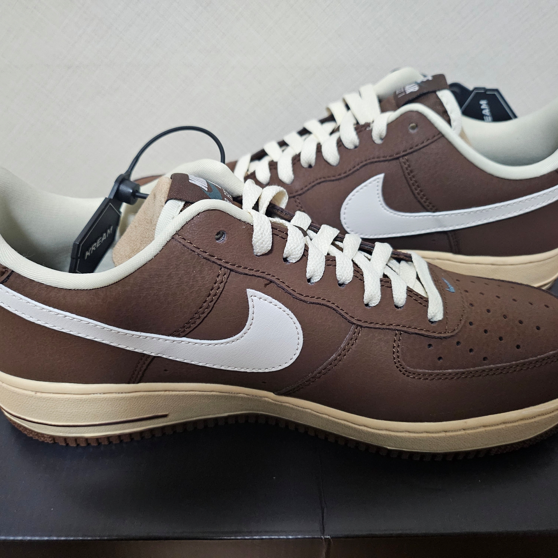 Nike Air Force 1 '07 Cacao Wow Coconut Milk 착용 스타일 - 2