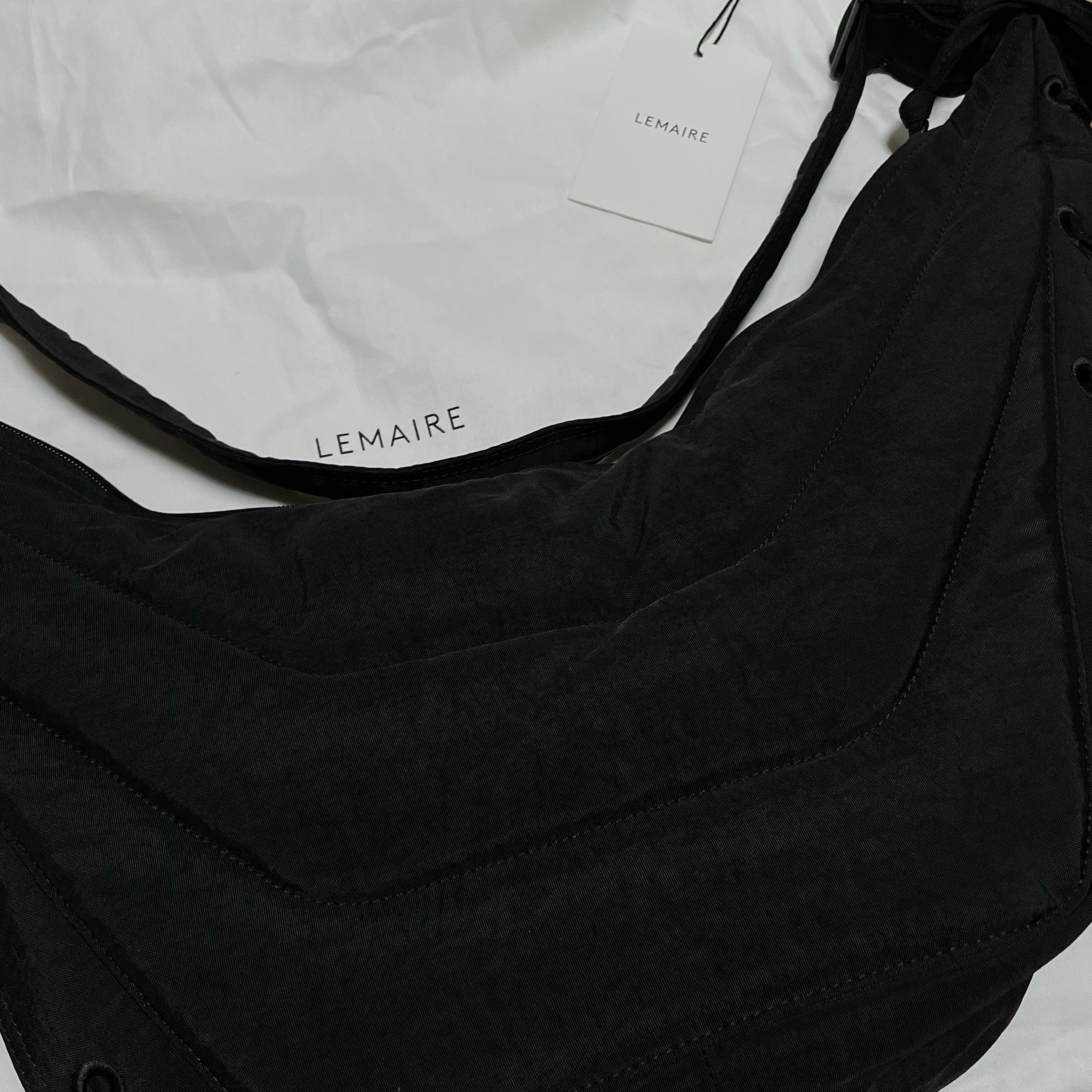 Lemaire Medium Soft Game Bag Nylon Canvas Dark Chocolate 착용 스타일 - 2