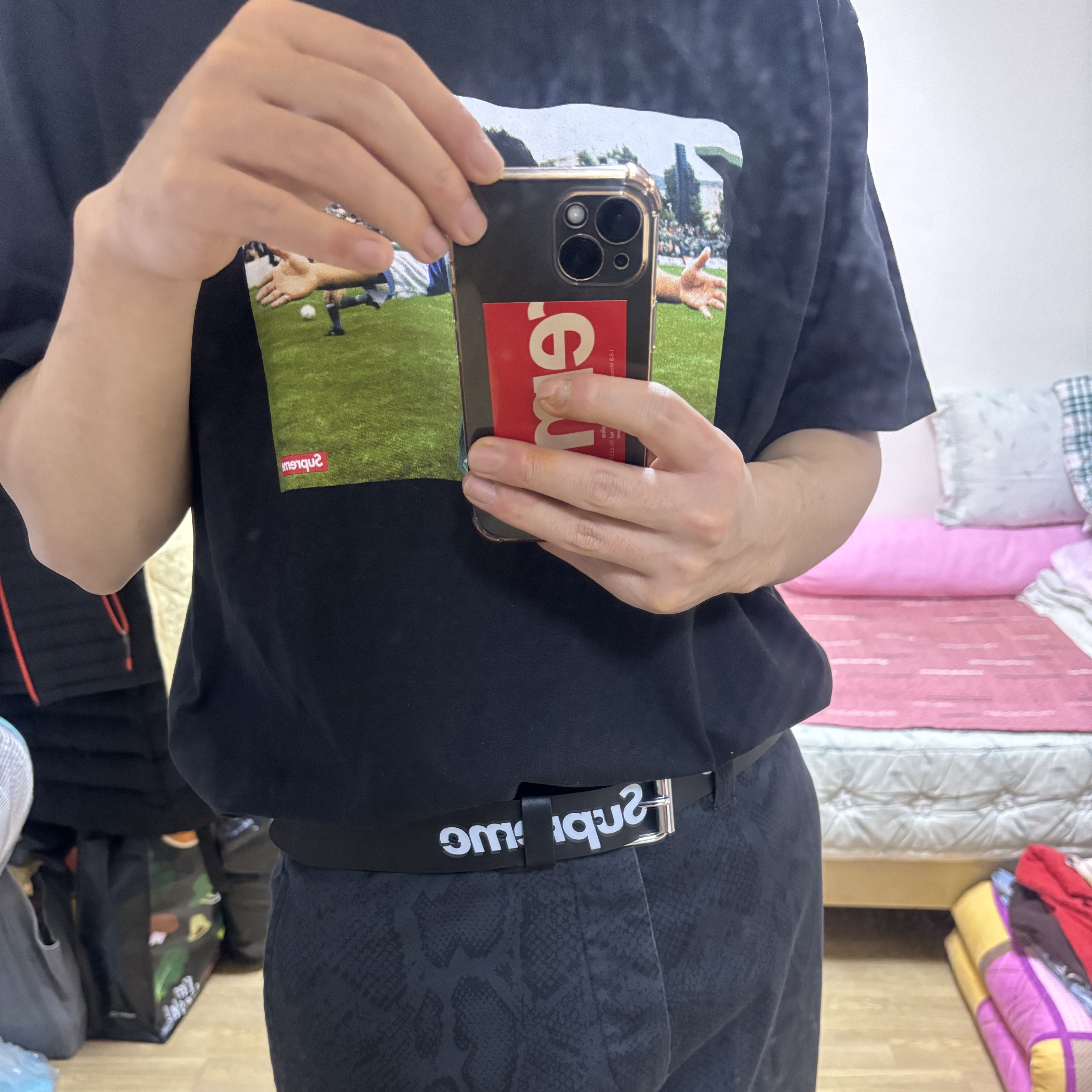 Supreme Boucle Small Box Sweater Bright Lime - 24SS, Supreme Maradona T-Shirt Black - 24SS 착용 스타일 - 3