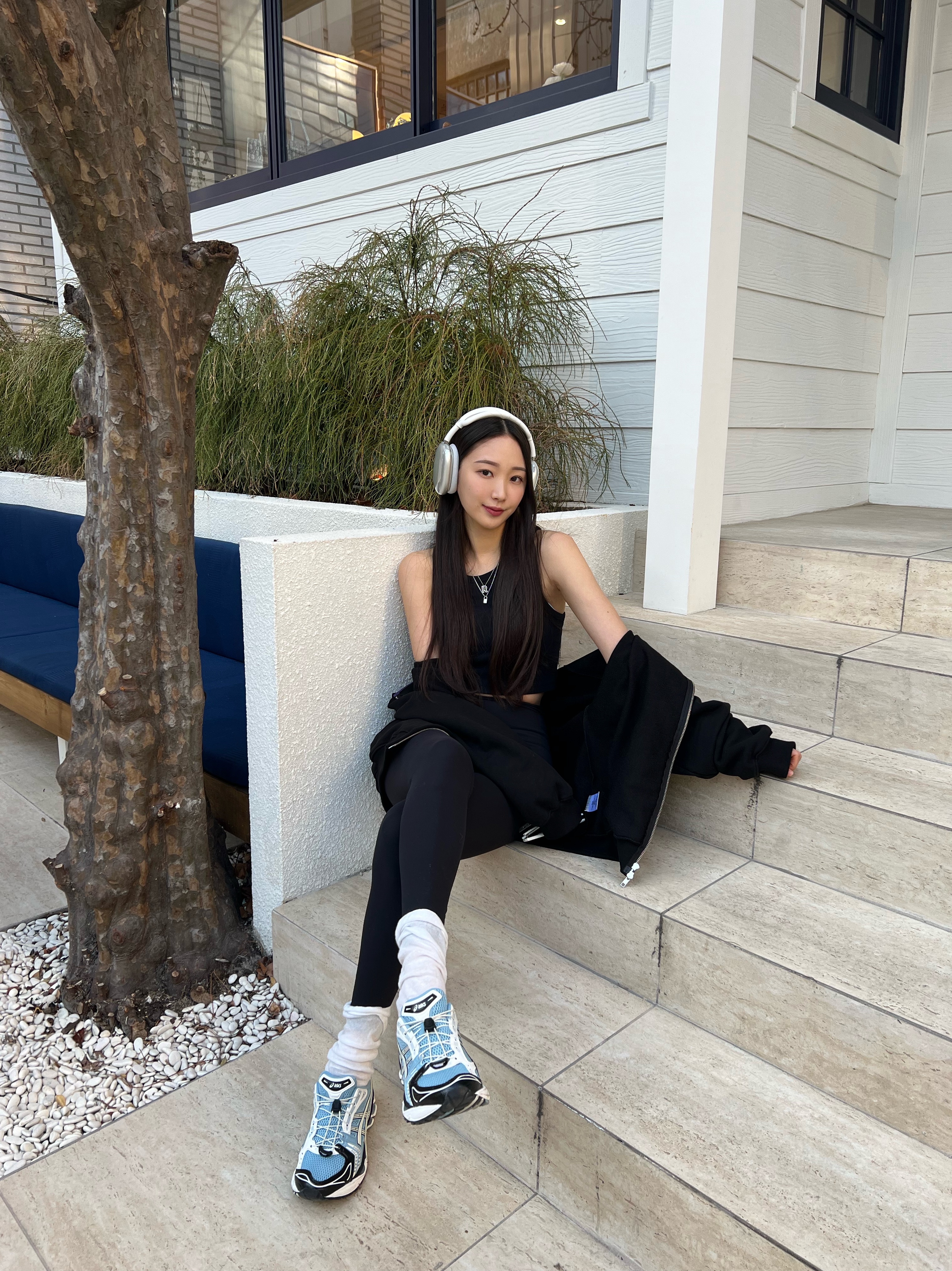 Asics Unlimited Gel-Kayano 14 Mist Cream, Apple AirPods Max Lightning Silver (Korean Ver.) 착용 스타일