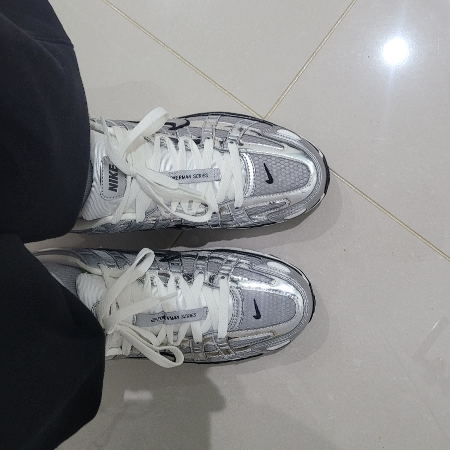 Nike P-6000 Metallic Silver 착용 스타일