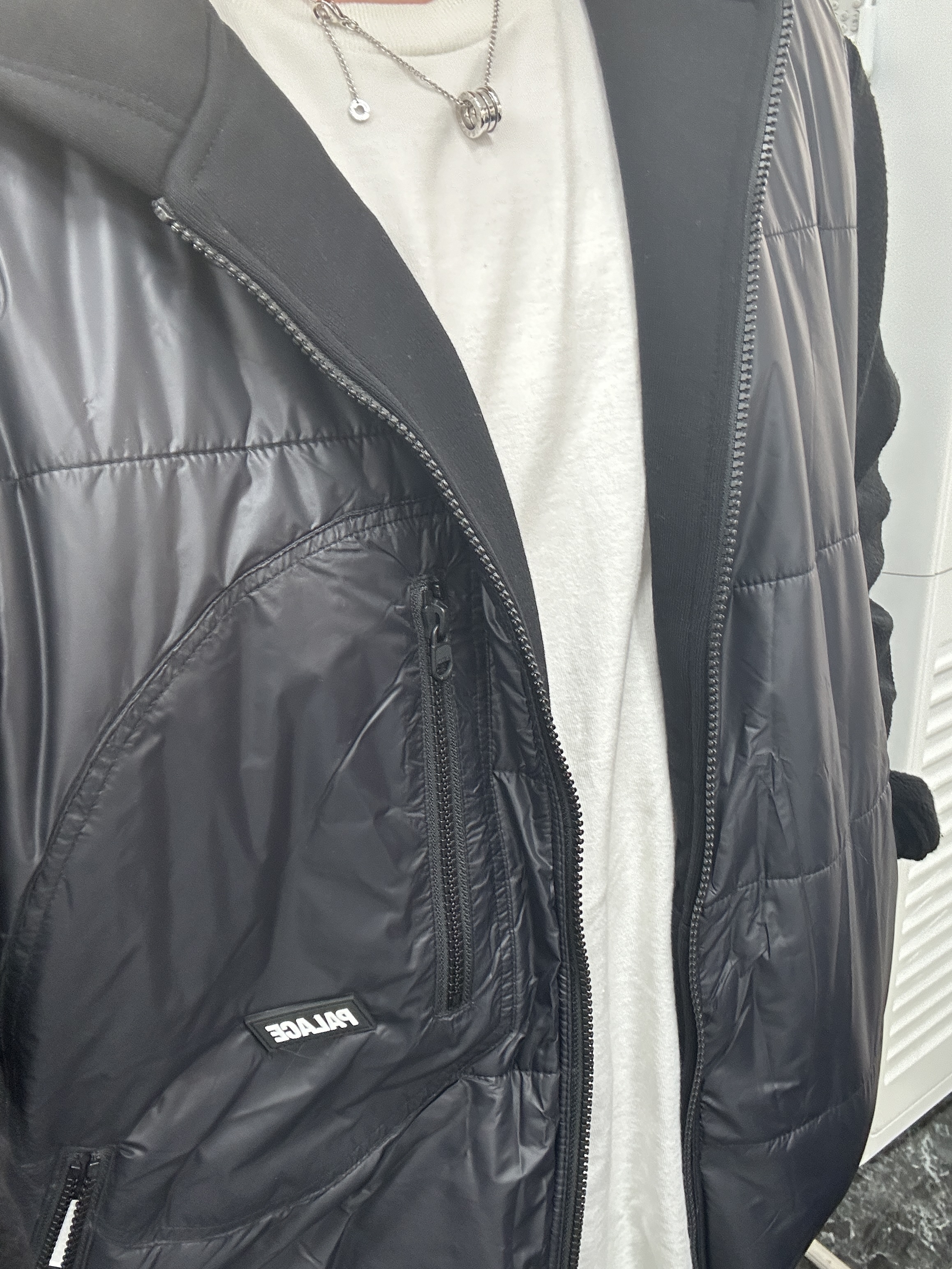 Palace Reversible Vest Hood Black - 24SS 착용 스타일