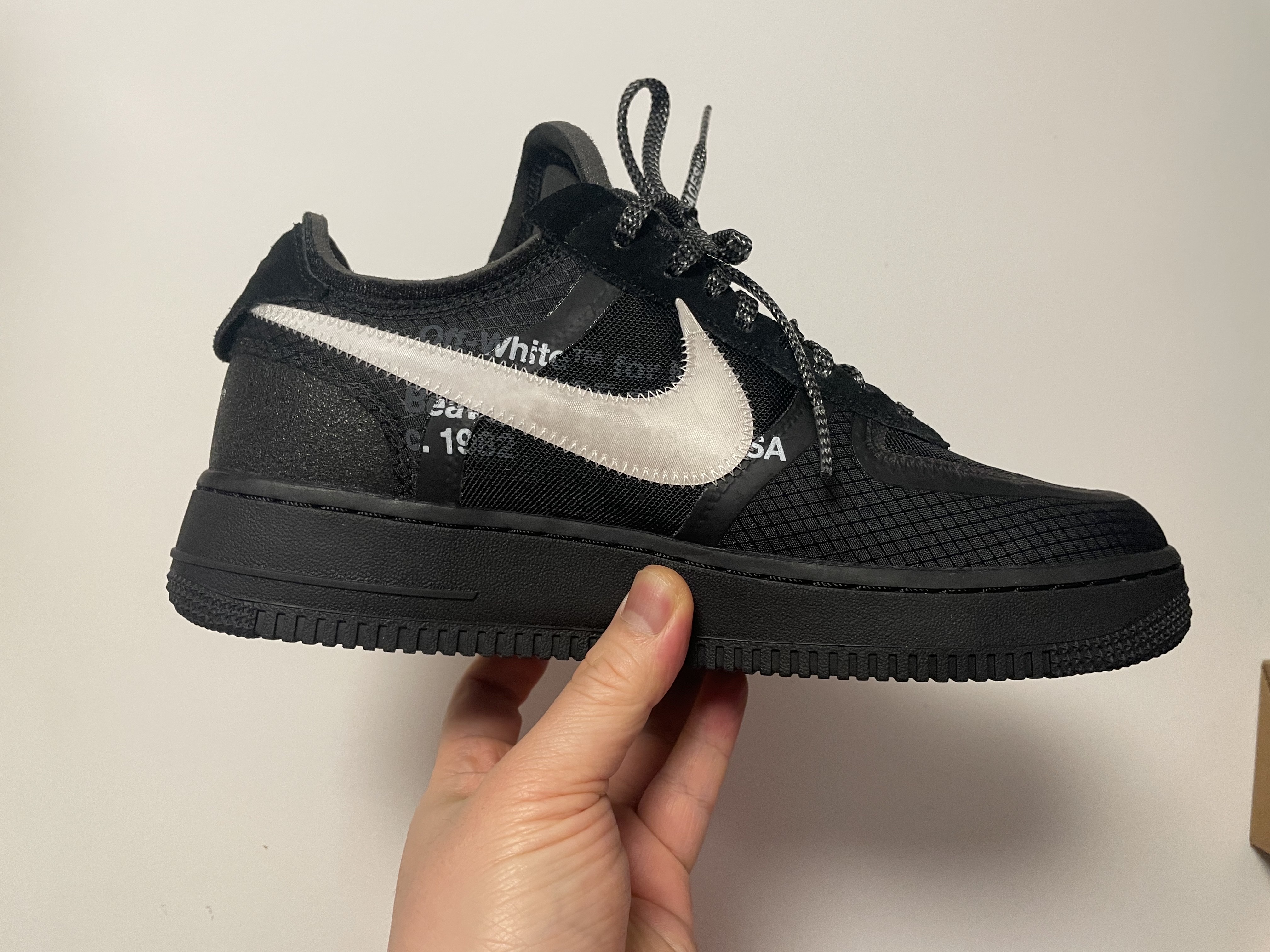 Nike x Off-White Air Force 1 Low Black White 착용 스타일 - 2