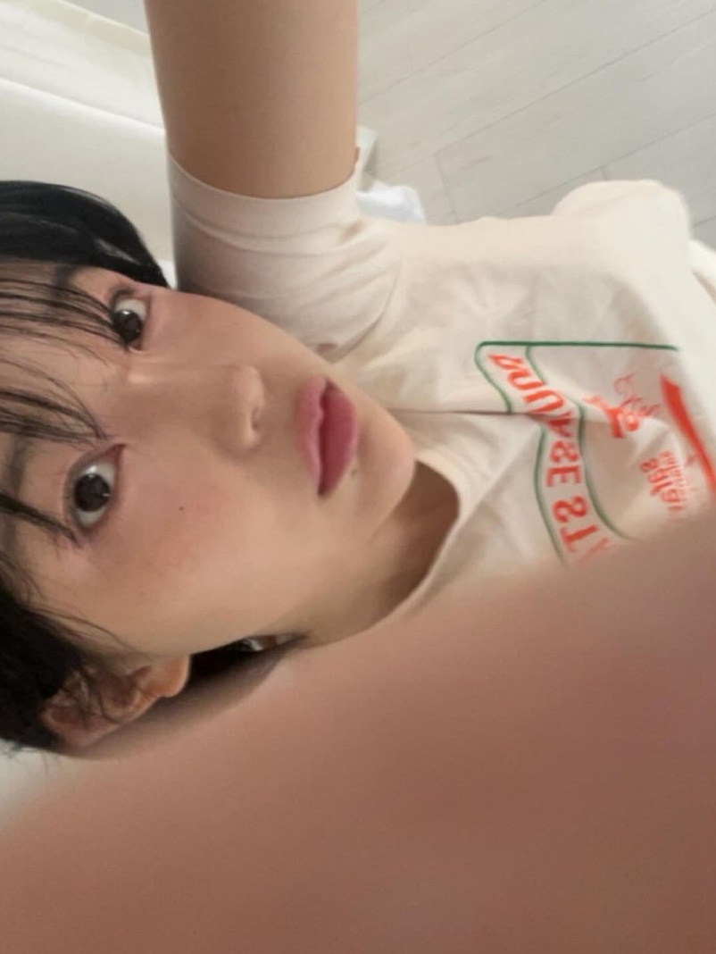 Safarispot 1/2 Roux Base School Eat The Pizza Tee Ivory, Safarispot 1/2 Roux Base School Eat The Pizza Tee Purple 착용 스타일
