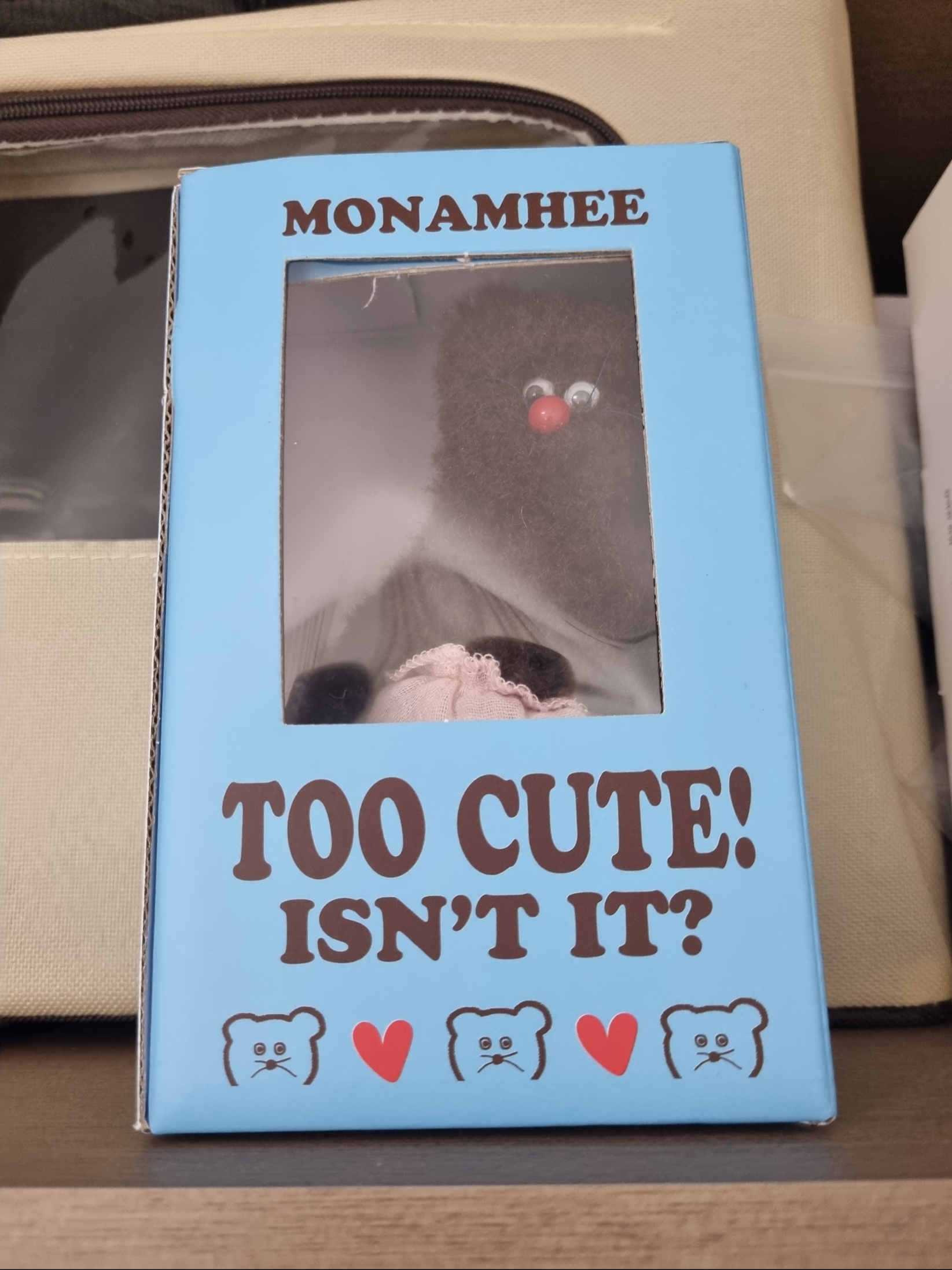 Monamhee Beulpingi Keyring with White Pants Black 착용 스타일