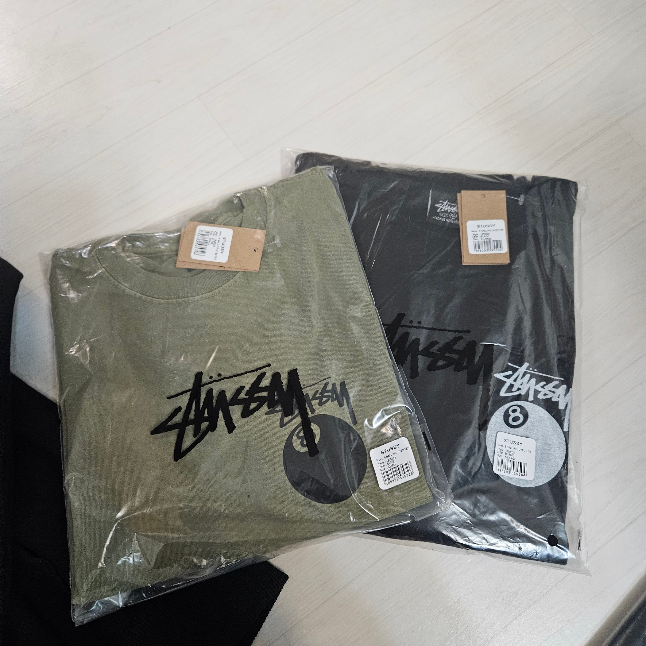 Stussy 8 Ball Pigment Dyed T-Shirt Black, Stussy 8 Ball Pigment Dyed T-Shirt Olive 착용 스타일
