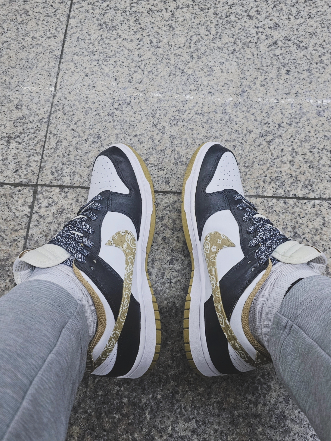 (W) Nike Dunk Low Essential Barley Paisley 착용 스타일 - 3