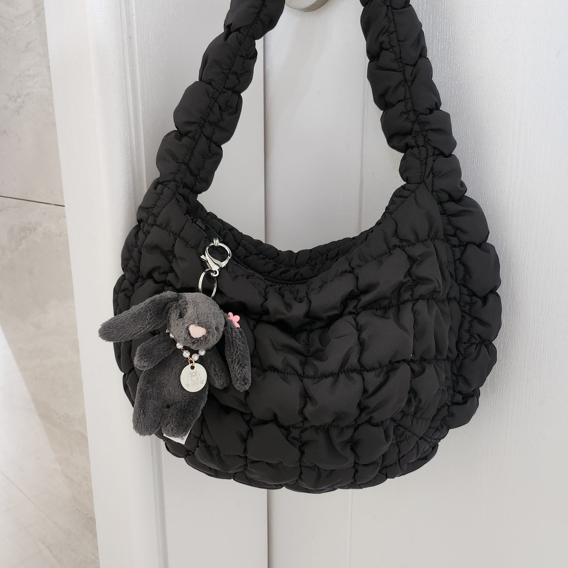 Jellycat Bashful Bunny Bag Charm Ink 착용 스타일