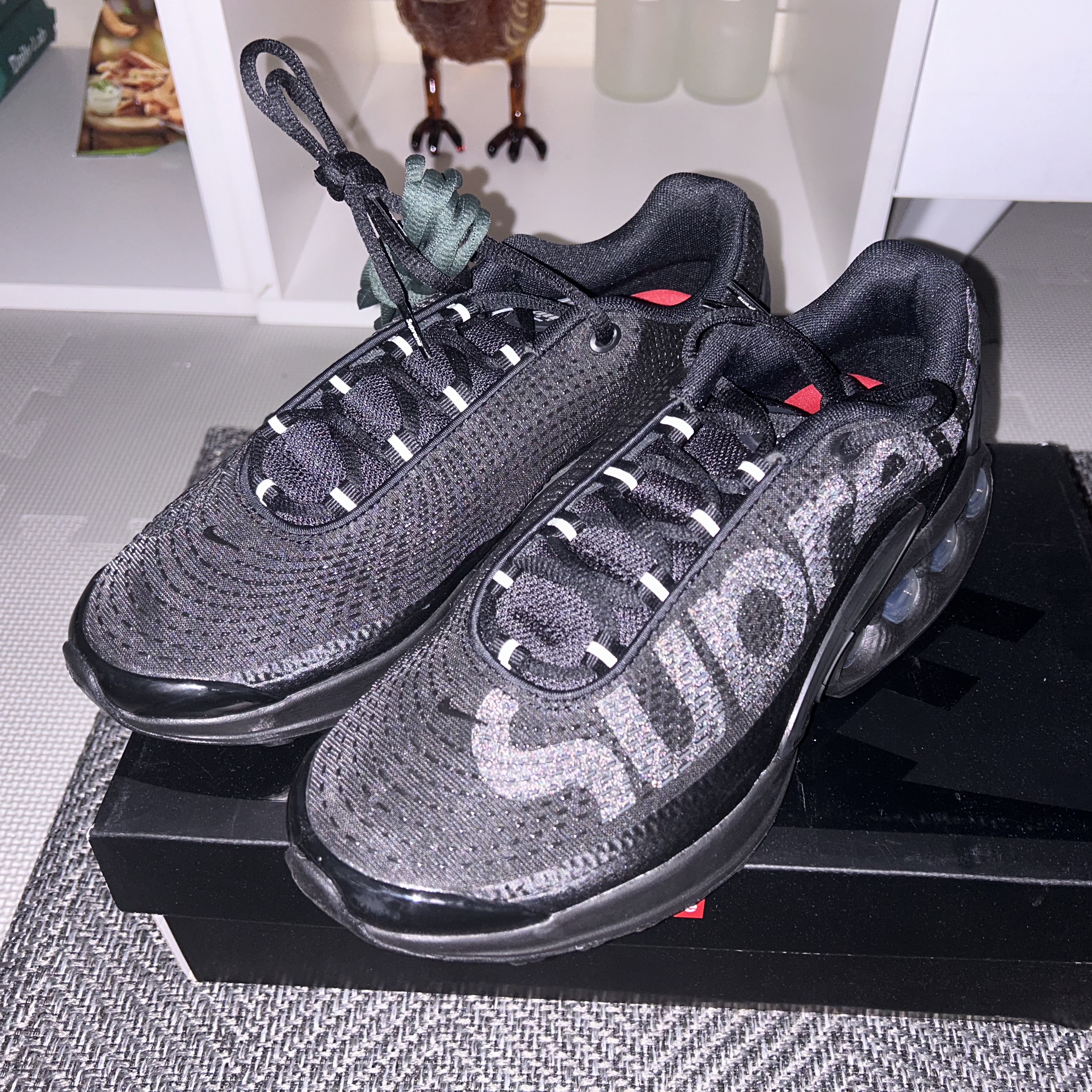 Nike x Supreme Air Max DN SP Black Galactic Jade 착용 스타일 - 2