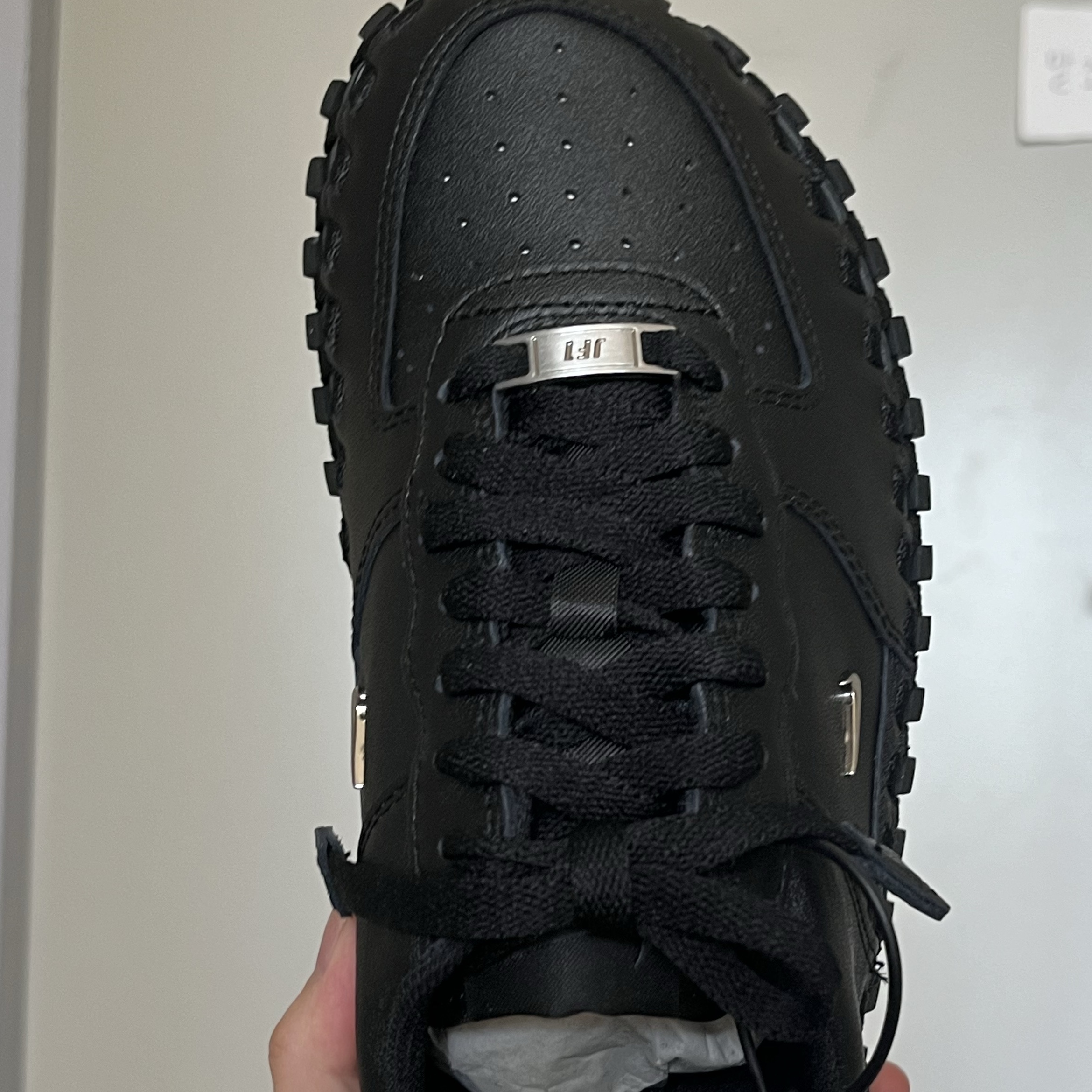 Nike x Jacquemus J Force 1 Low LX SP Black 착용 스타일 - 3