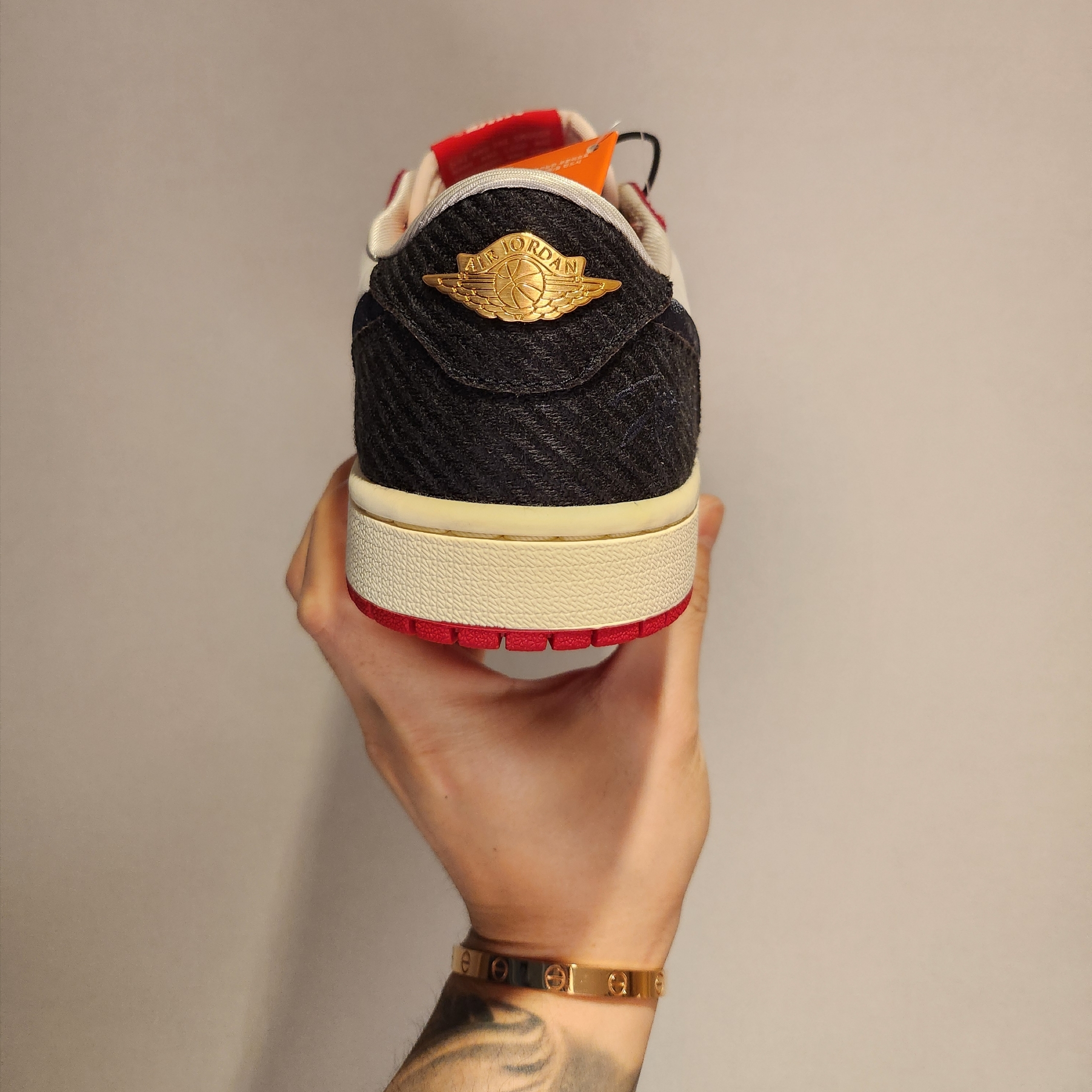 Jordan 1 x Trophy Room Retro Low OG SP Sail Varsity Red 착용 스타일 - 3