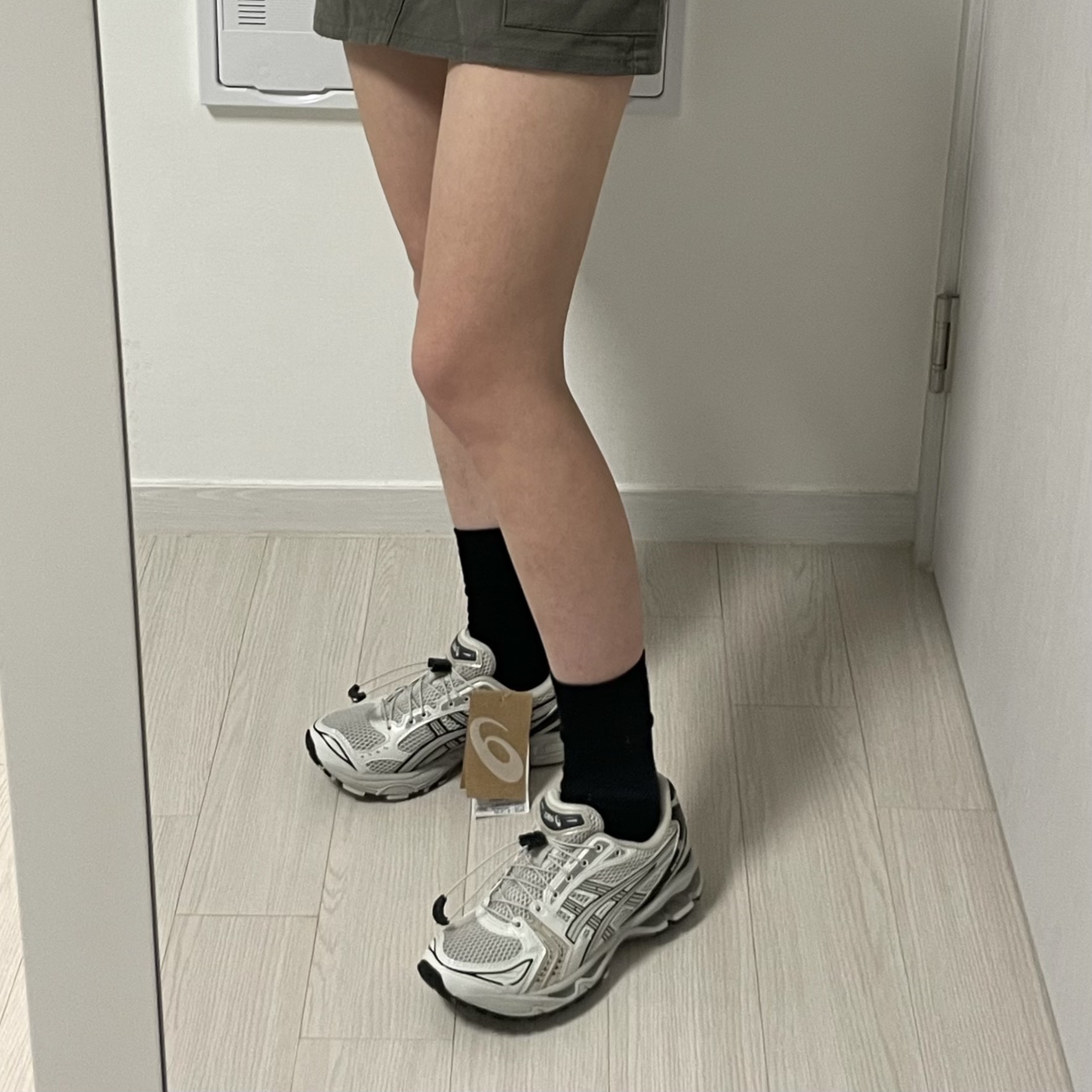 Asics Unlimited Gel-Kayano 14 Smoke Grey 착용 스타일
