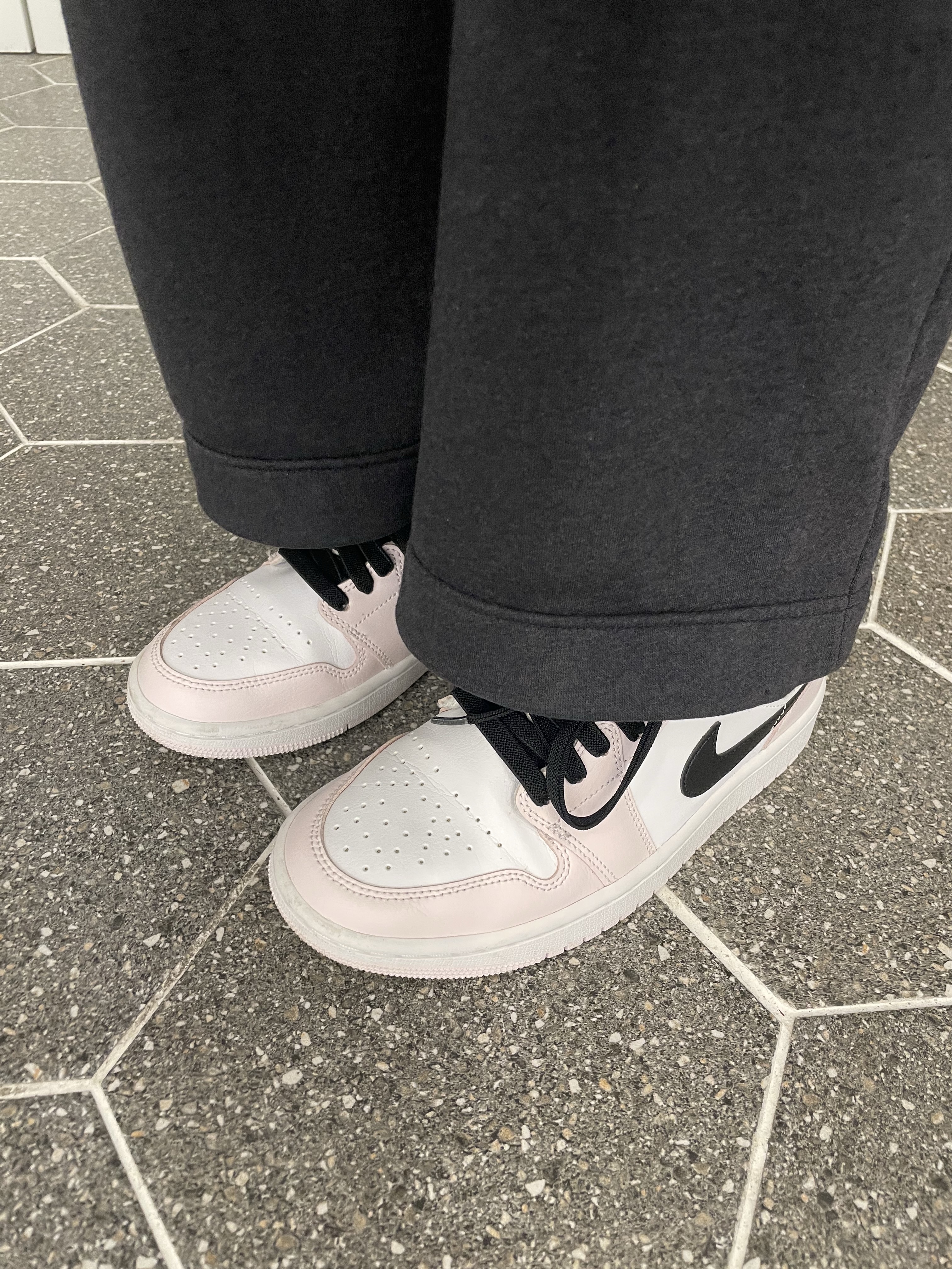 (W) Nike NSW Essential Woven Jacket Atmosphere - Asia, (W) Jordan 1 Mid Barely Rose 착용 스타일 - 2