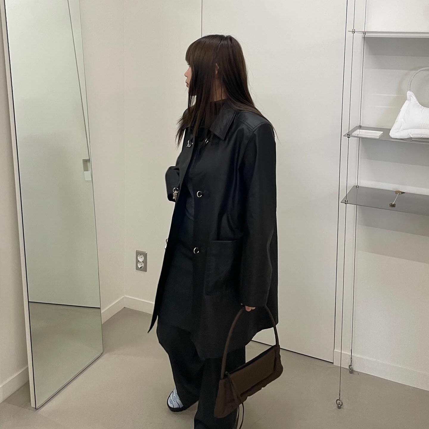 Enor Women Coating Buckle Half Coat  Black 착용 스타일