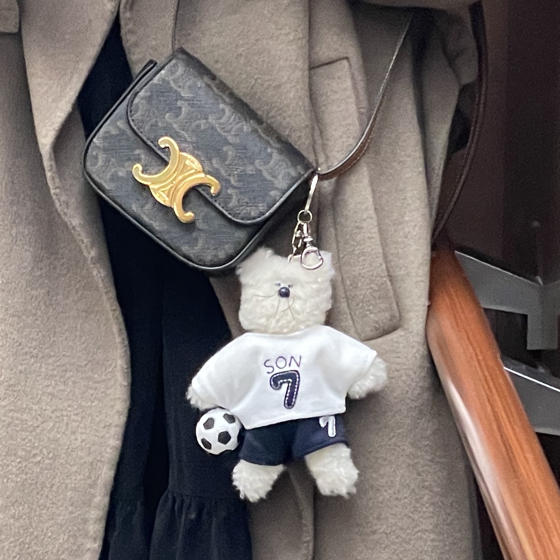 [예약 배송] NOS7 x Monamhee SON.hee Cream, Celine Mini Claude in Triomphe Canvas Calfskin Tan 착용 스타일