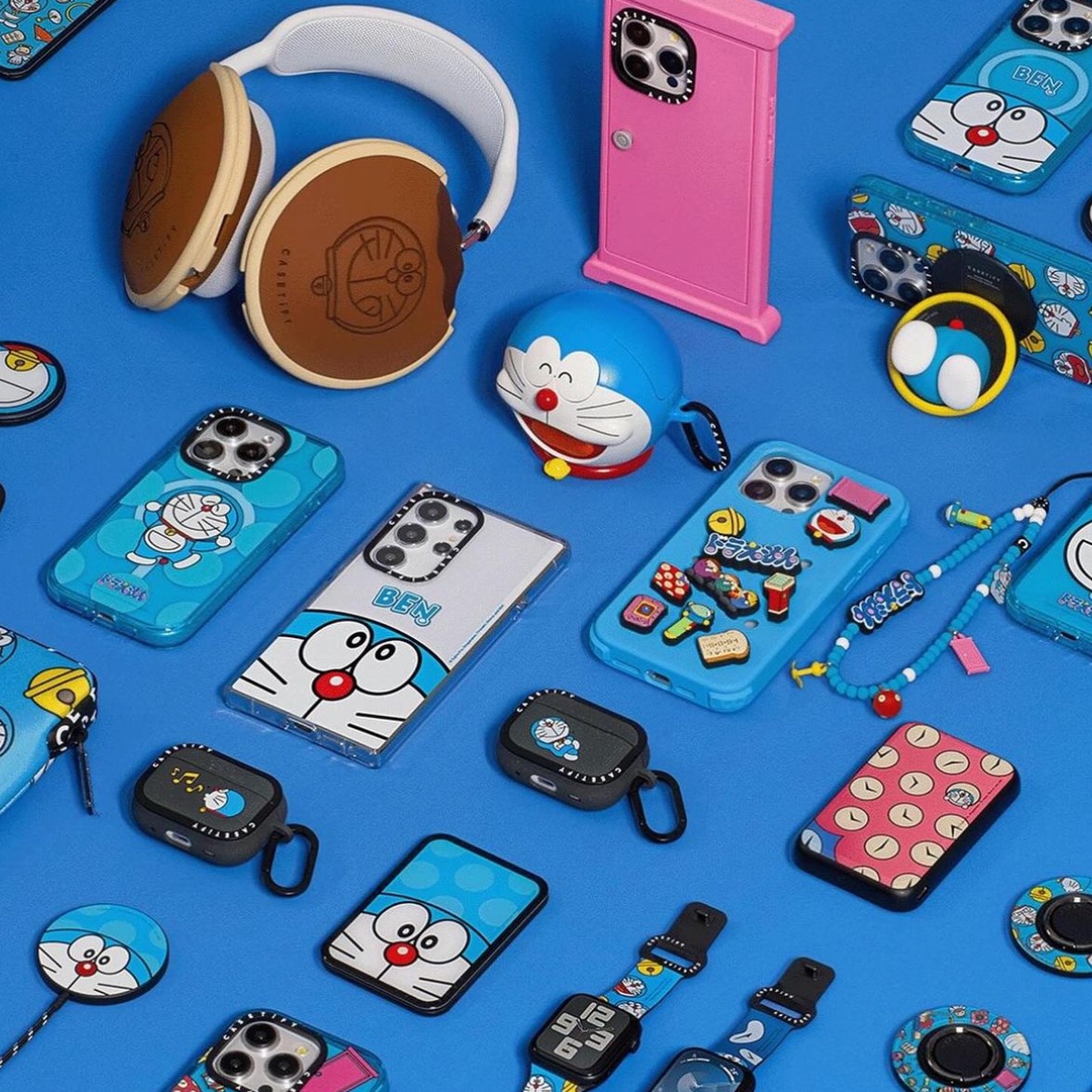 Casetify x Doraemon iPhone Anywhere Door Collectibel Case 착용 스타일