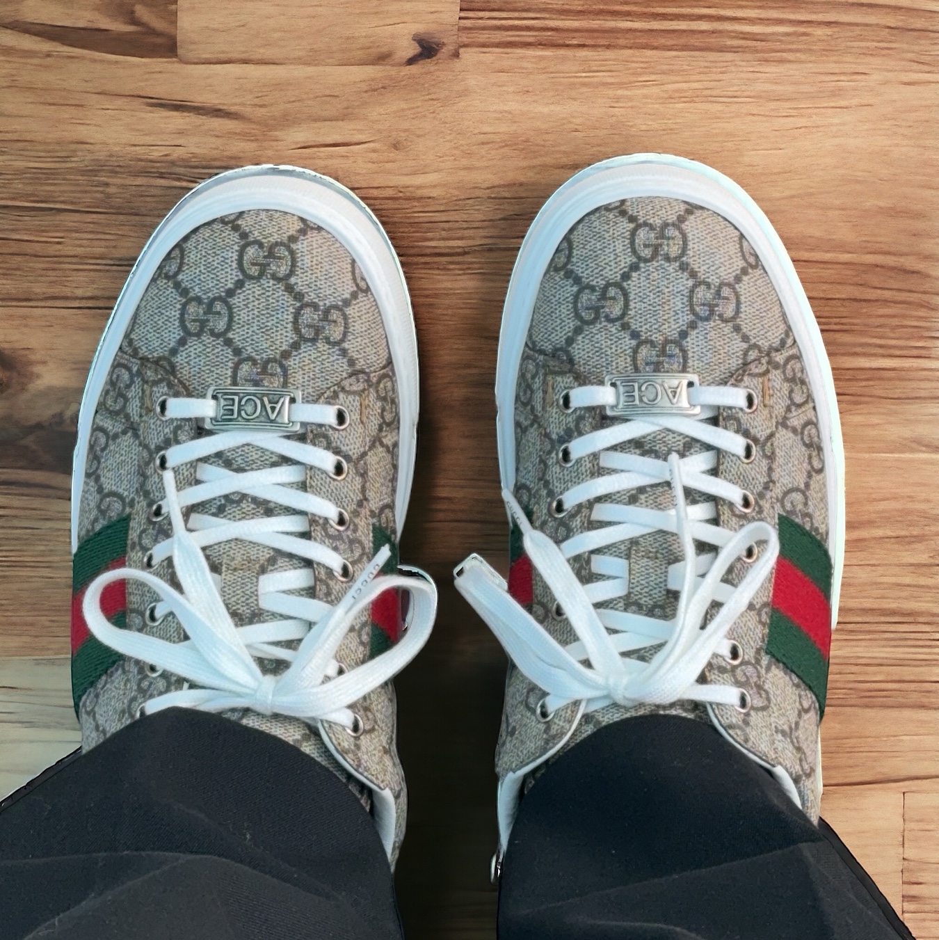 (W) Gucci Ace Sneakers with Web Beige Ebony Supreme 착용 스타일