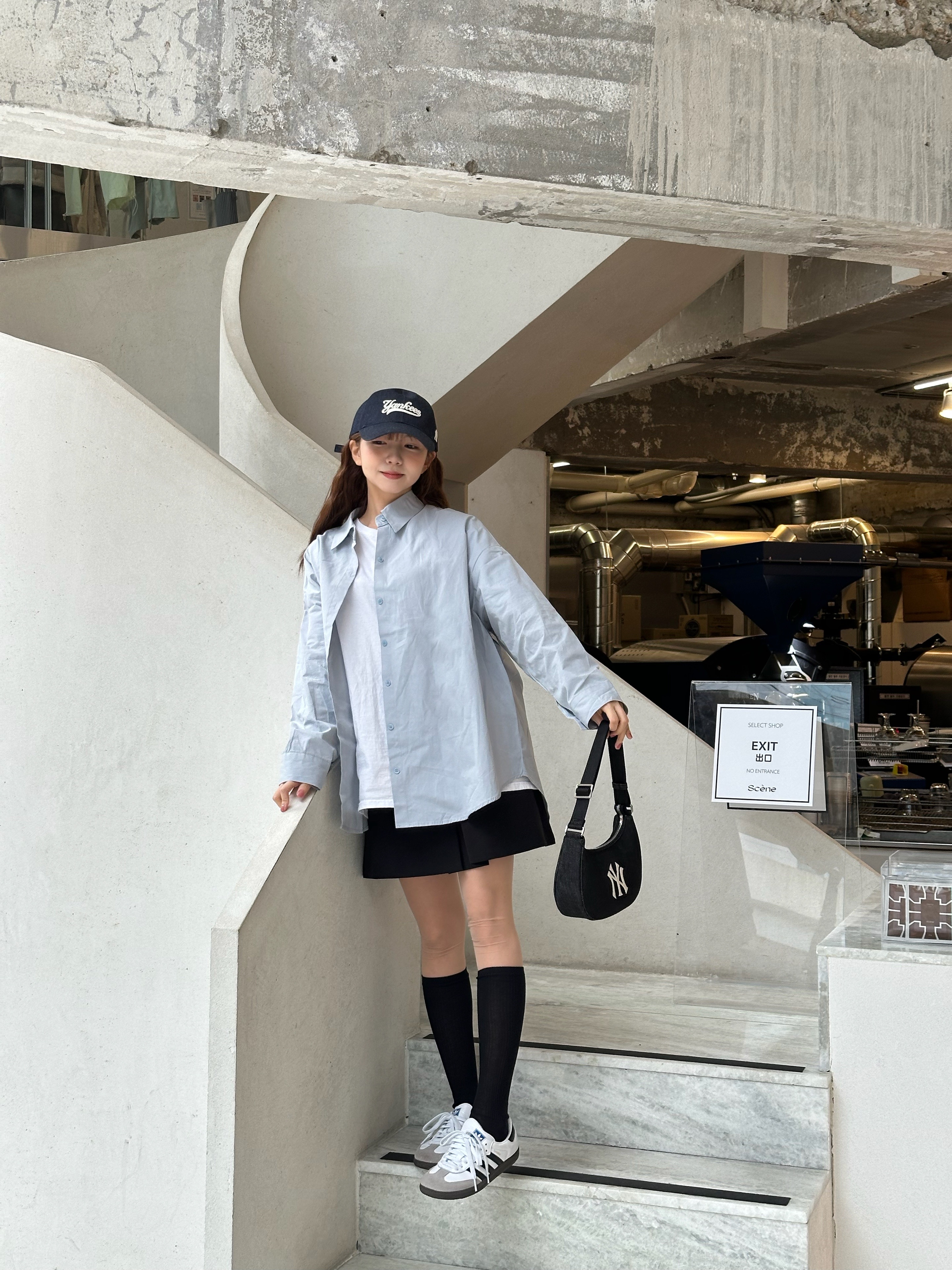 Adidas Samba OG Cloud White, Stussy Basic Stussy T-Shirt White 2023 착용 스타일 - 2