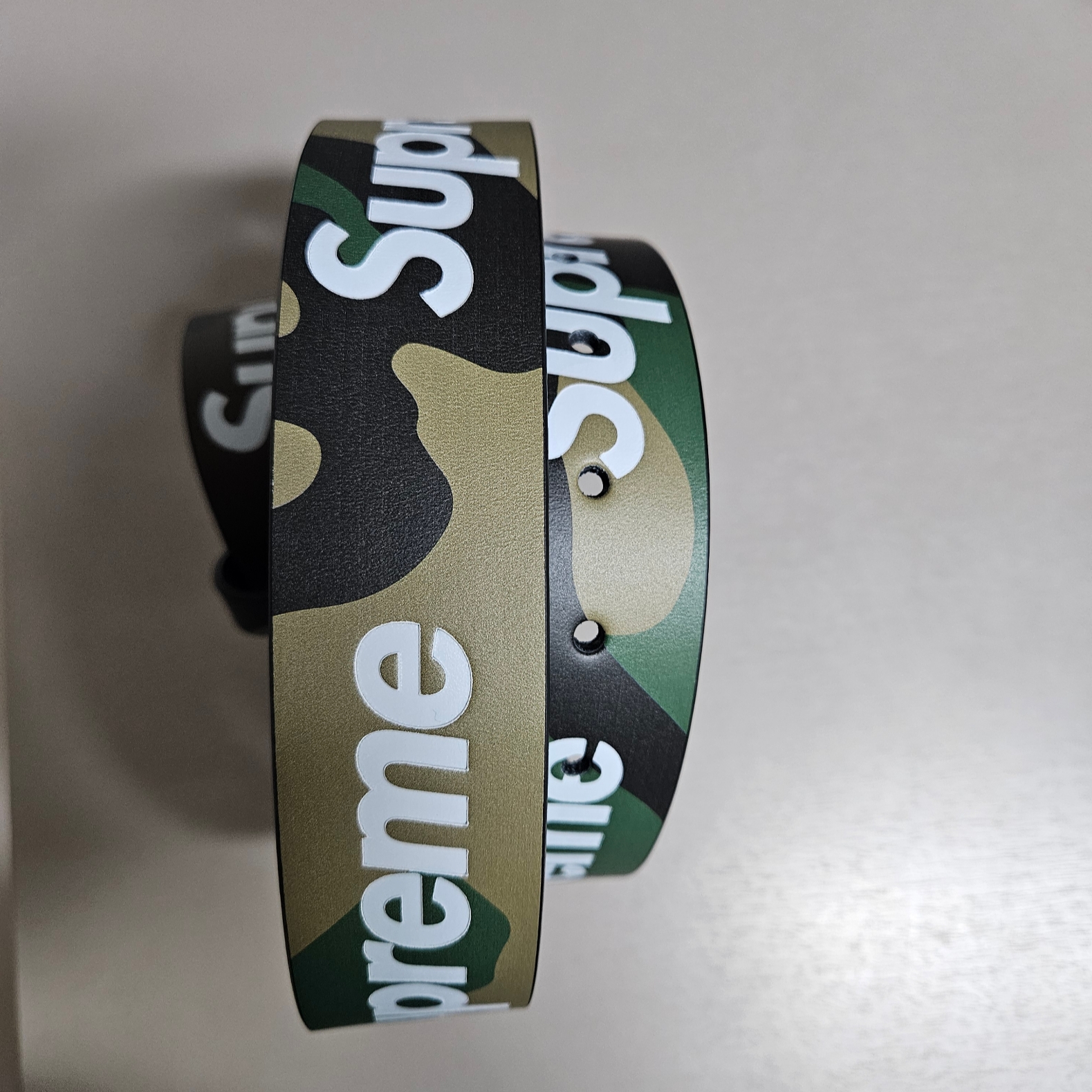 Supreme Repeat Leather Belt Woodland Camo - 24SS 착용 스타일 - 1