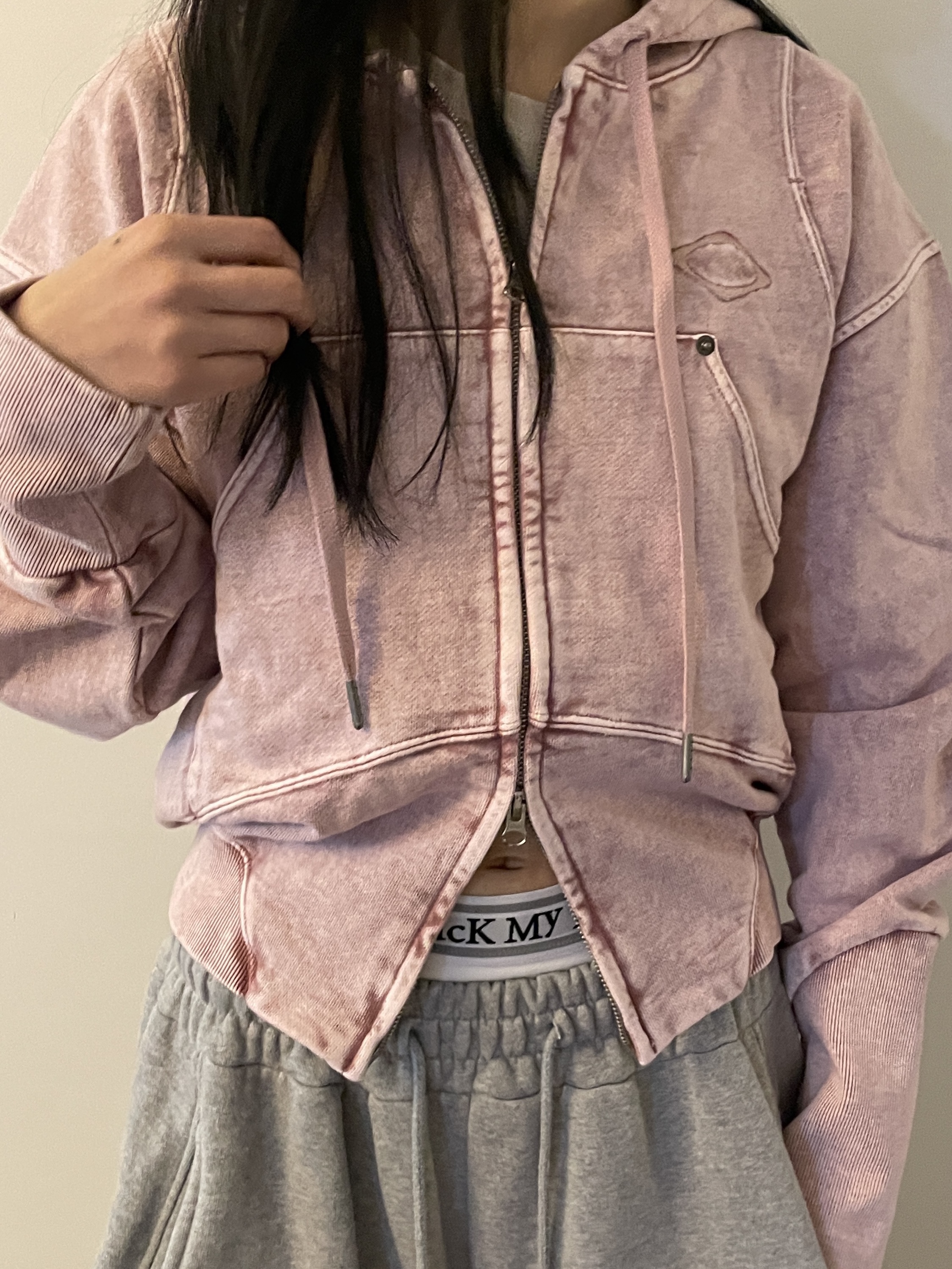 (W) Mischief Balloon Hoodie Washed Pink Brown, Matin Kim Logo Jacquard Short Beanie White 착용 스타일 - 2