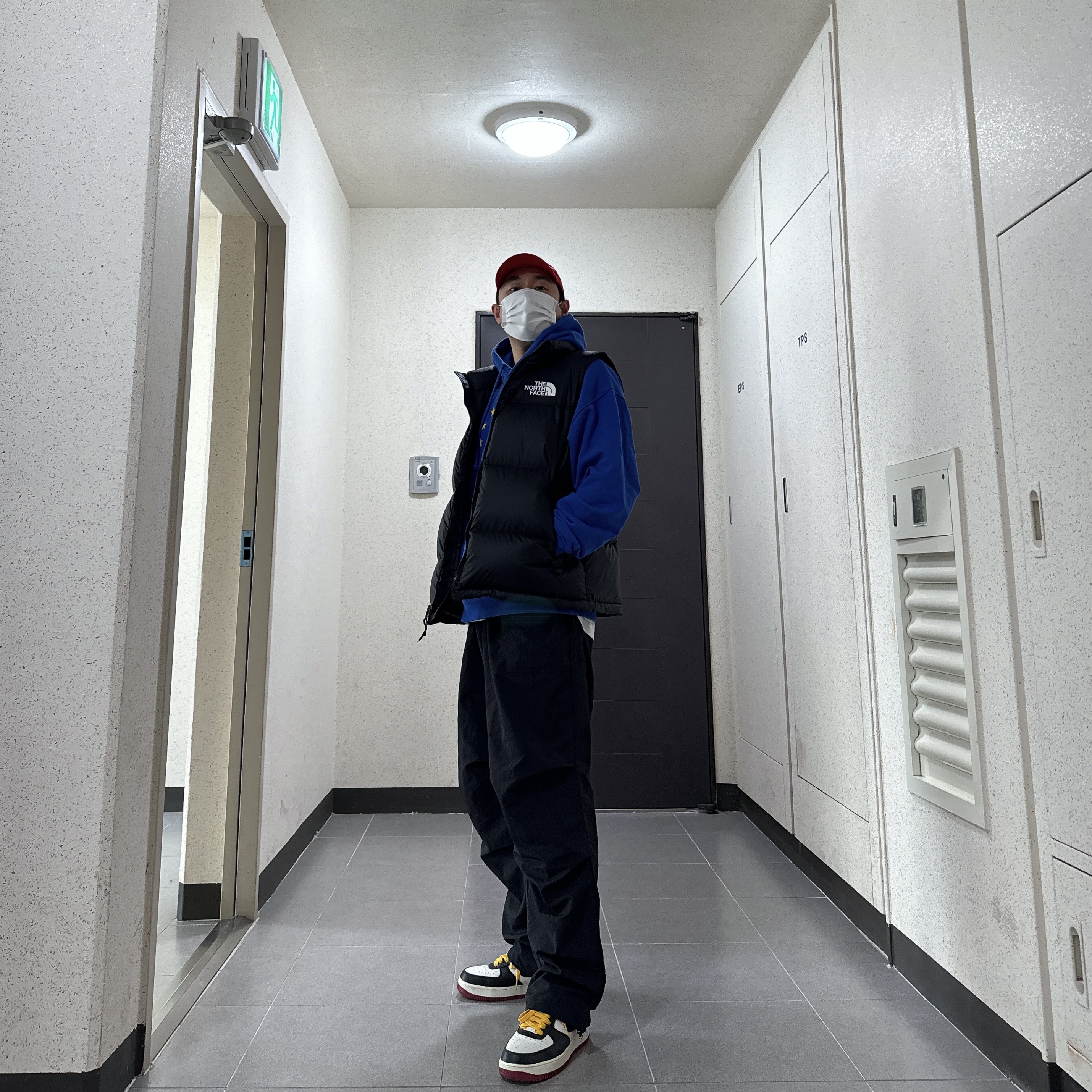 The North Face 1996 Retro Nuptse Vest Black, Souvenir Official Eunify Classic Hoodie Blue 착용 스타일