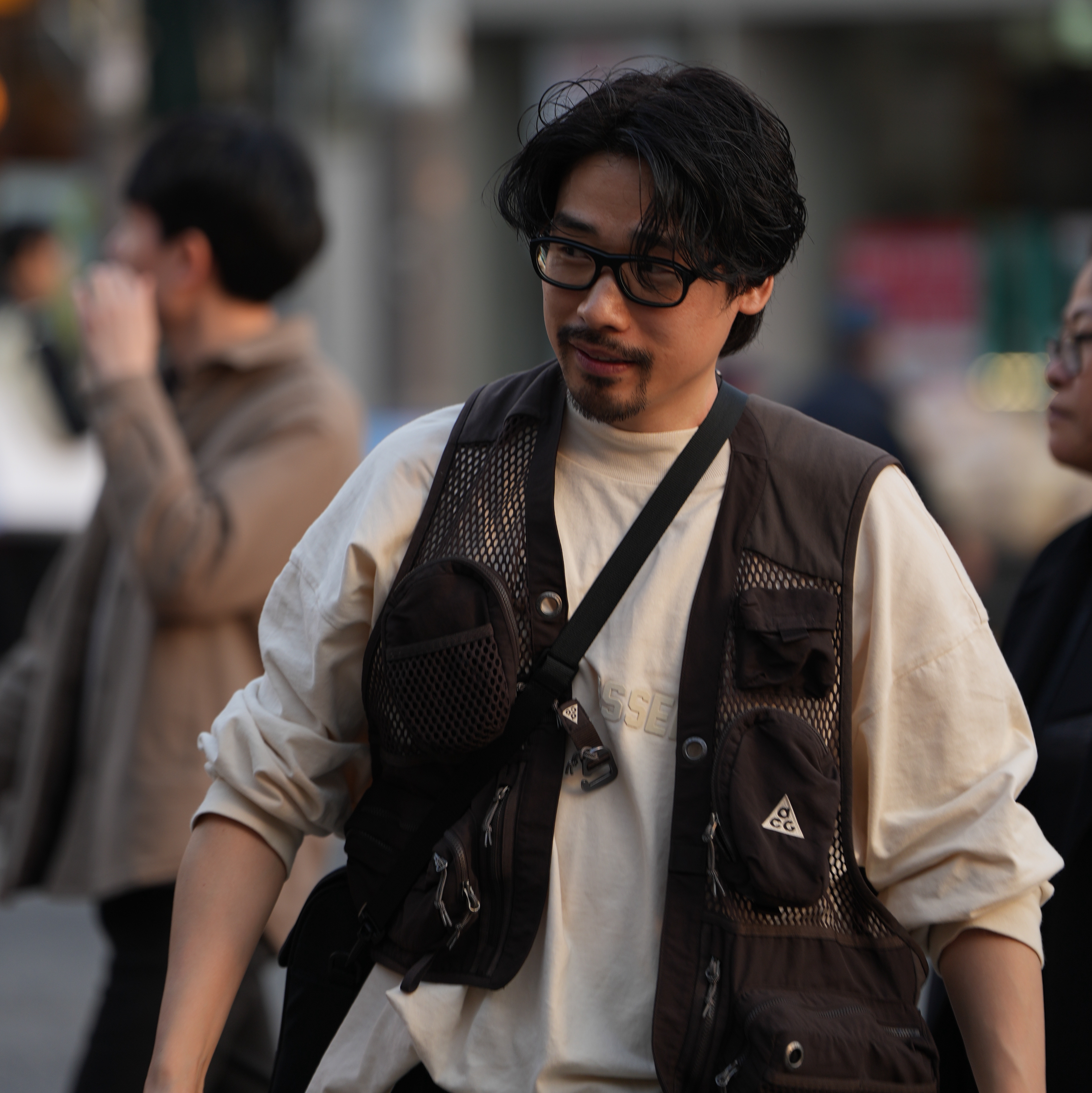 Essentials LS T-Shirt Cloud Dancer - 23FW, Nike ACG Buttles Vest Velvet Brown - Asia 착용 스타일 - 3