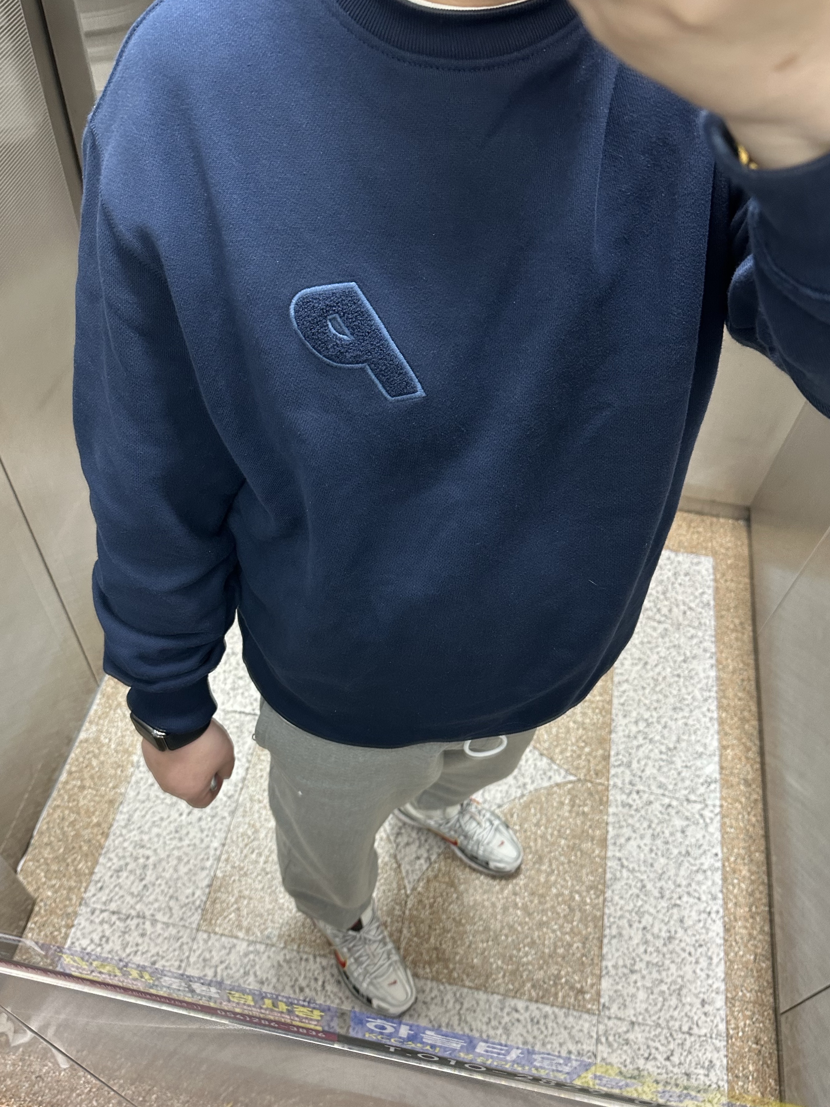 Palace P-3 Chenille Crew Navy - 21SS, (W) Nike P-6000 Metallic Silver Red 착용 스타일