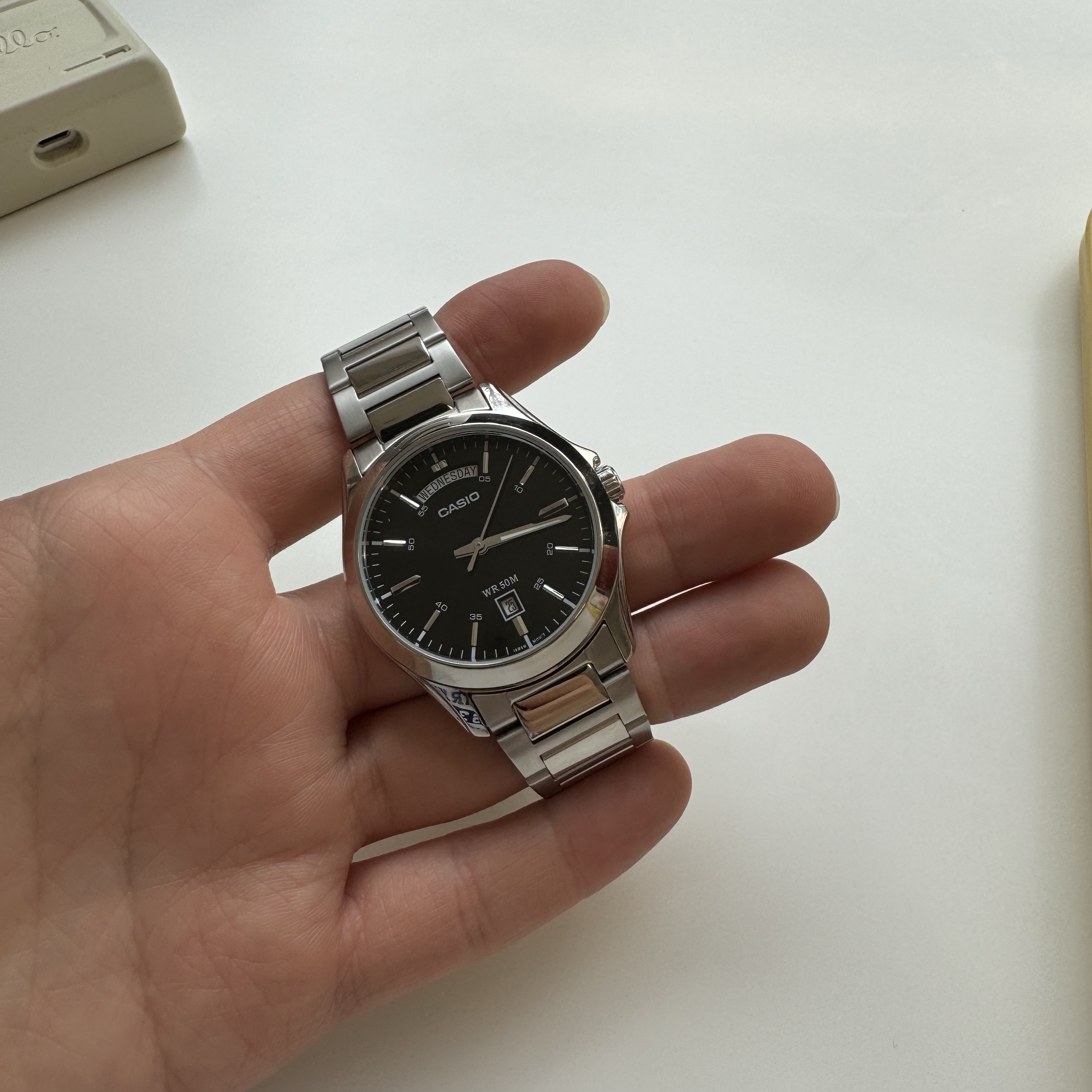 Casio MTP-1370D-1A1 착용 스타일 - 2