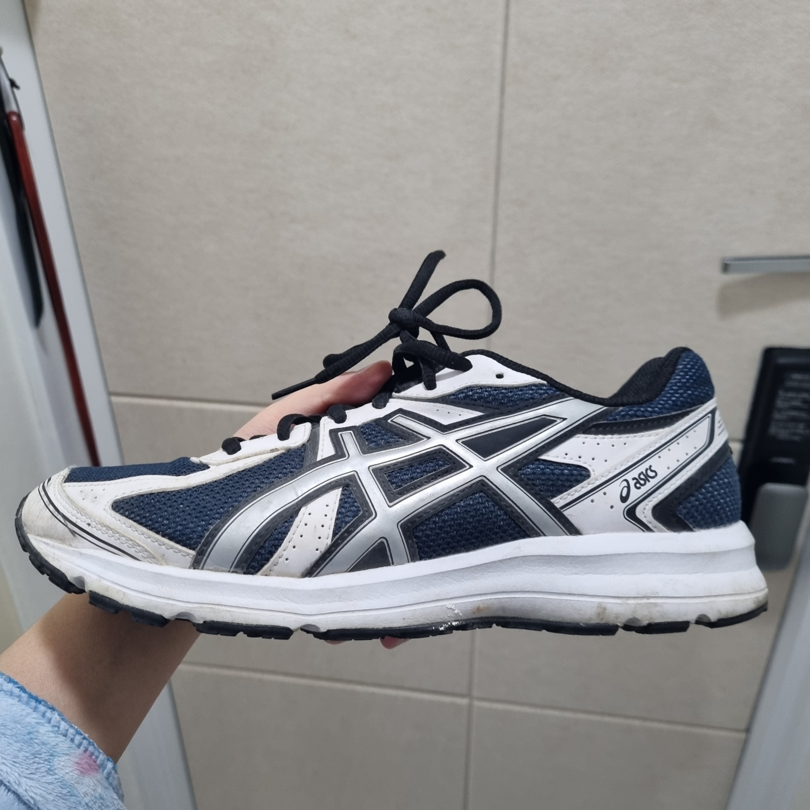 Asics Jog 100 S Navy Pure Silver - 2E Wide 착용 스타일
