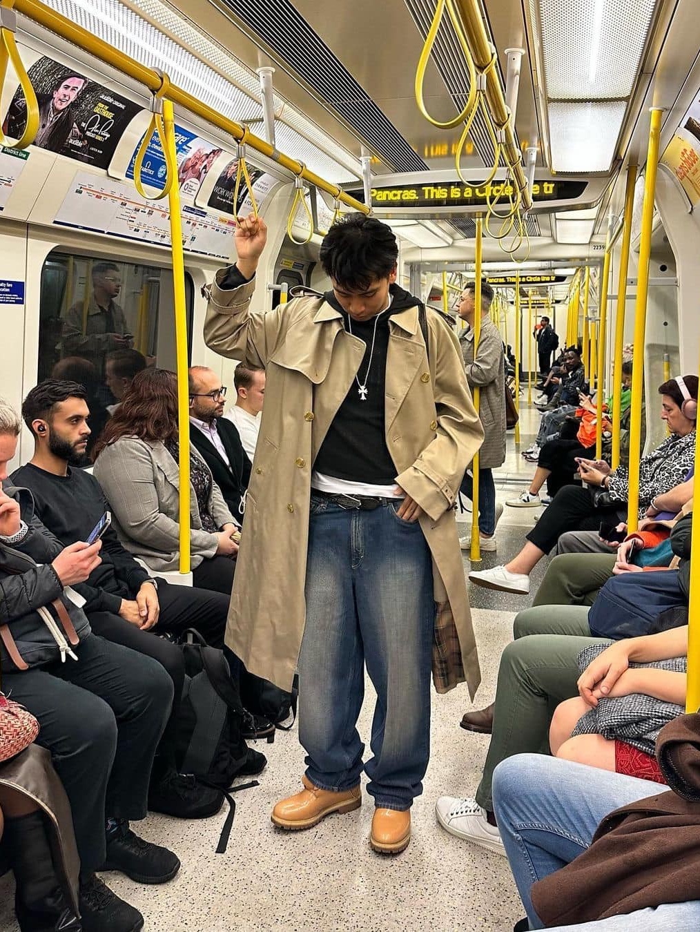 Supreme x Burberry Leather Collar Trench Beige - 22SS, Nike x Martine Rose Trench Jacket Khaki - Asia 착용 스타일 - 4