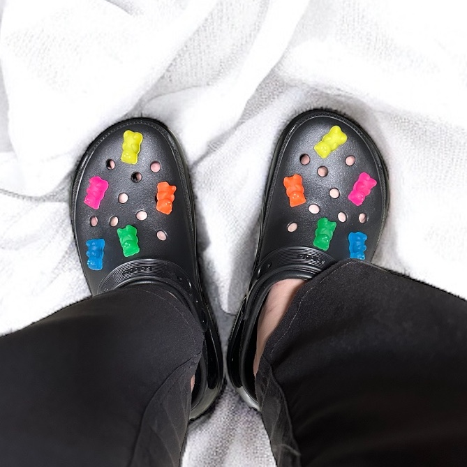 Crocs Classic Crush Clog Black 착용 스타일