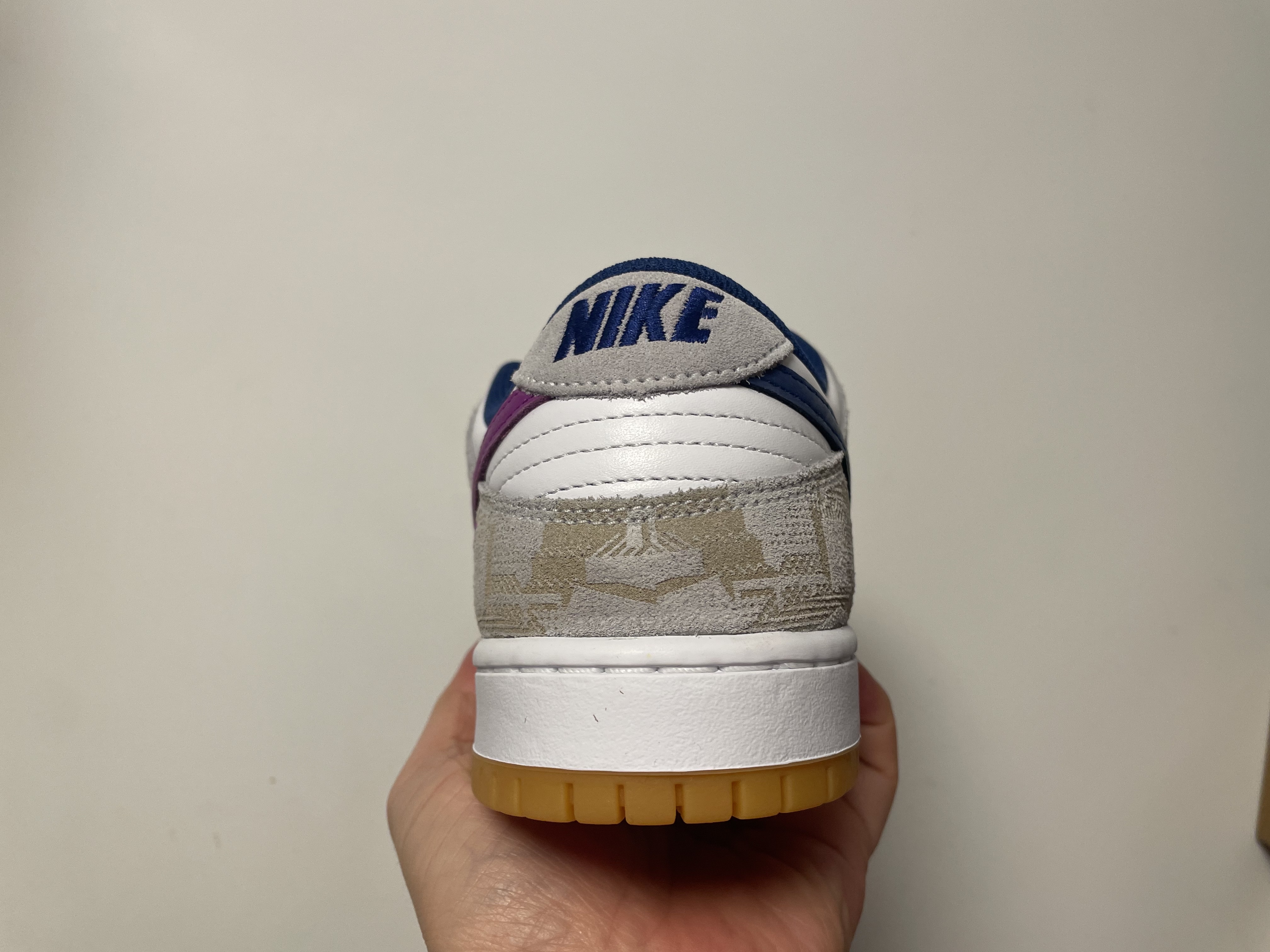 Nike x Rayssa Leal SB Dunk Low PRM Pure Platinum Vivid Purple 착용 스타일 - 5