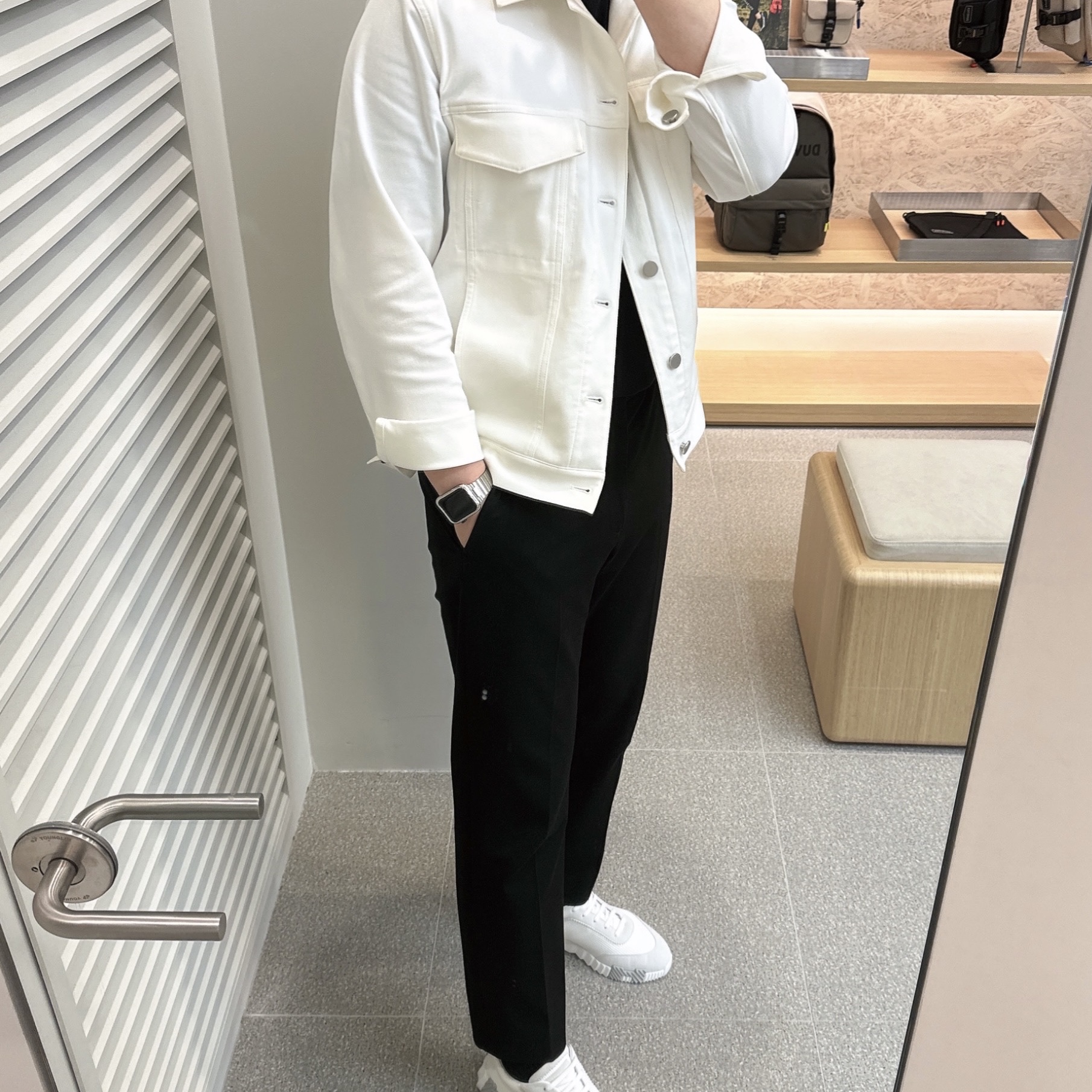 Hermes Bouncing Sneakers Mesh Suede Goatskin & Blanc Blanc 착용 스타일 - 1