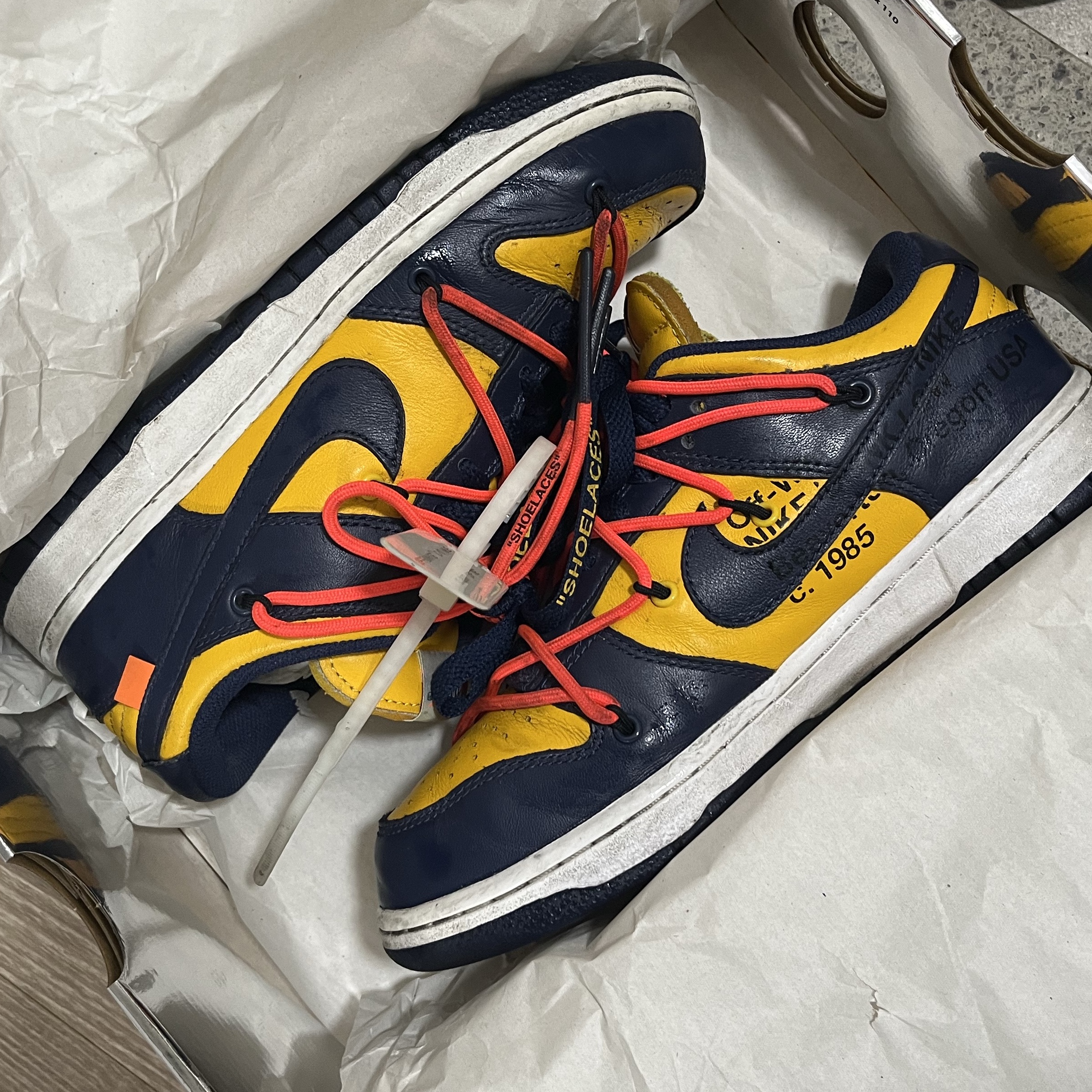 Nike x Off-White Dunk Low University Gold Midnight Navy 착용 스타일