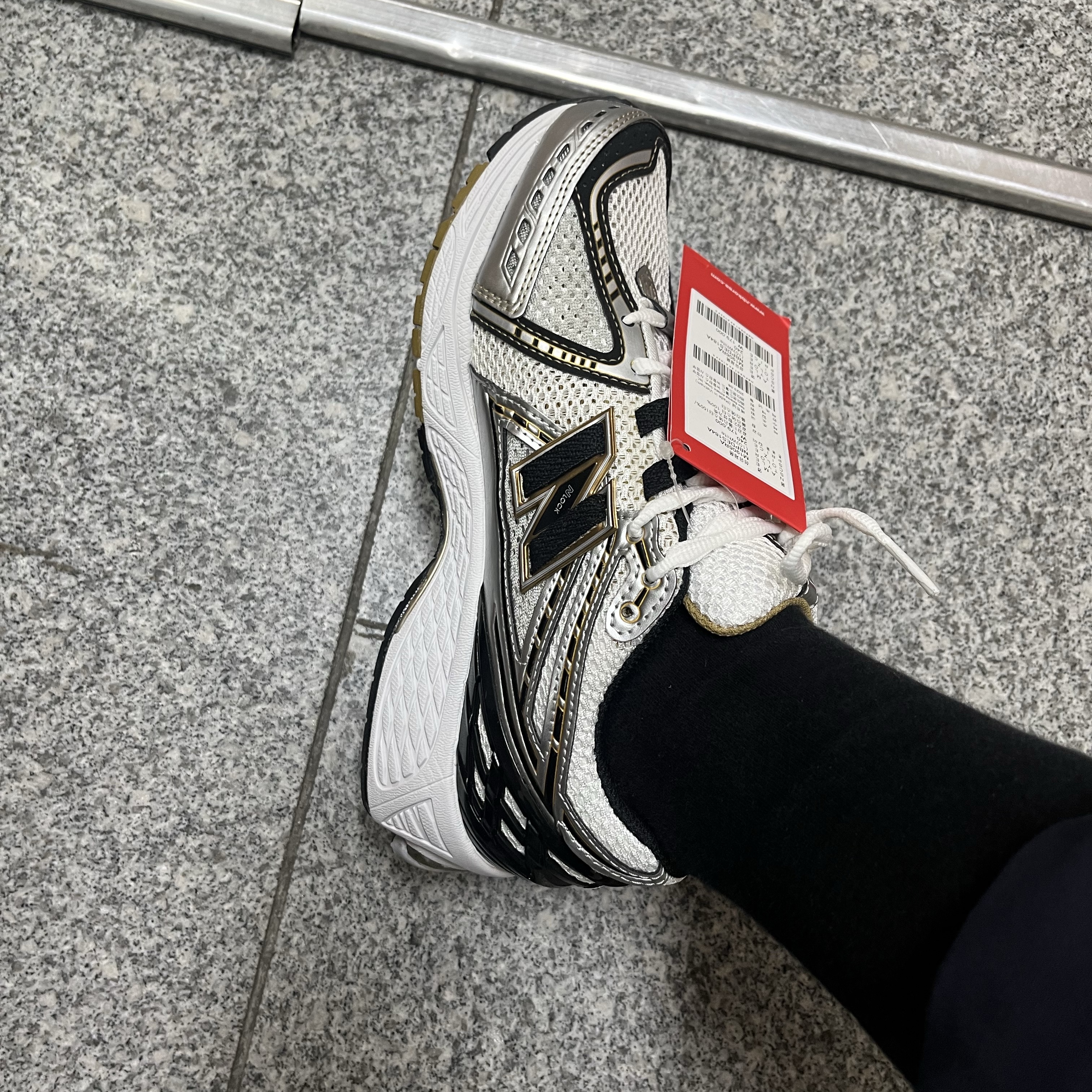 New Balance 1906R White Gold 착용 스타일