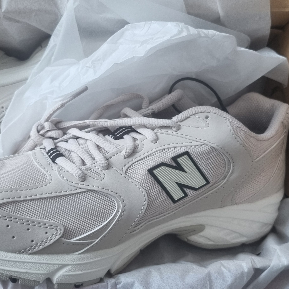 New Balance 530 Ivory 착용 스타일 - 1