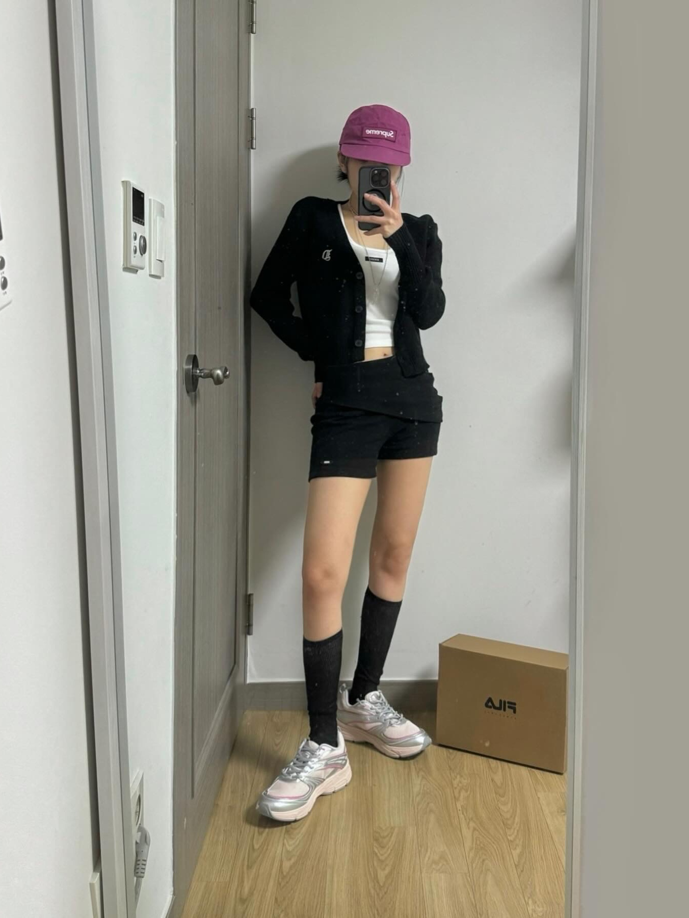 Fila Interun Pink Blossom, (W) Bohemian Seoul Basic Sleeveless Crop Top Ivory 착용 스타일 - 2