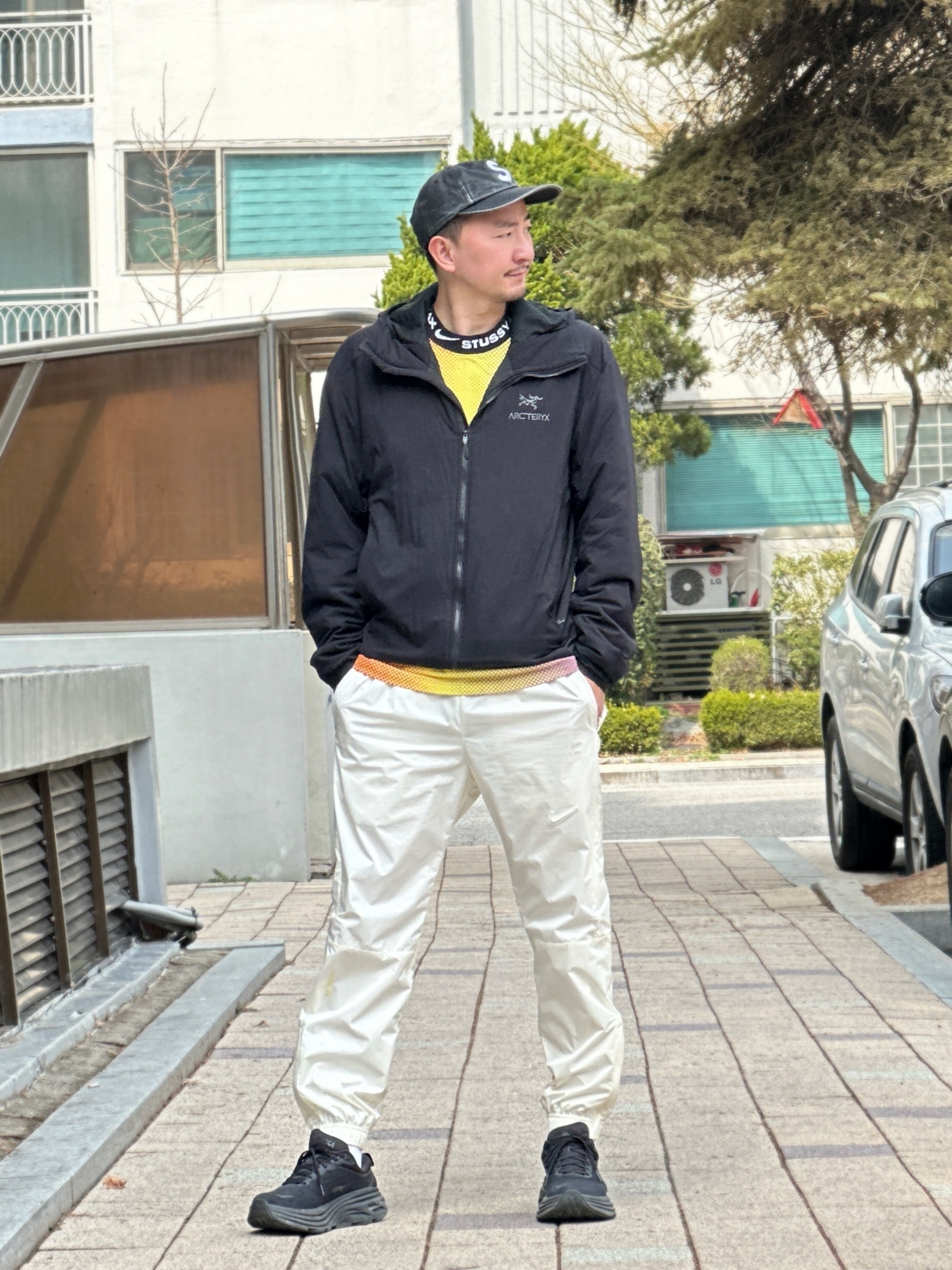 Supreme Pigment Canvas S Logo 6-Panel Black - 23SS, Arc'teryx Atom LT Hoody Black 착용 스타일