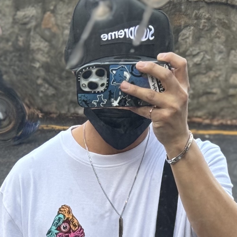 Casetify x Maison Kitsune iPhone Hologram Stickers Magsafe Case Aurora Black Bumper 착용 스타일 - 4