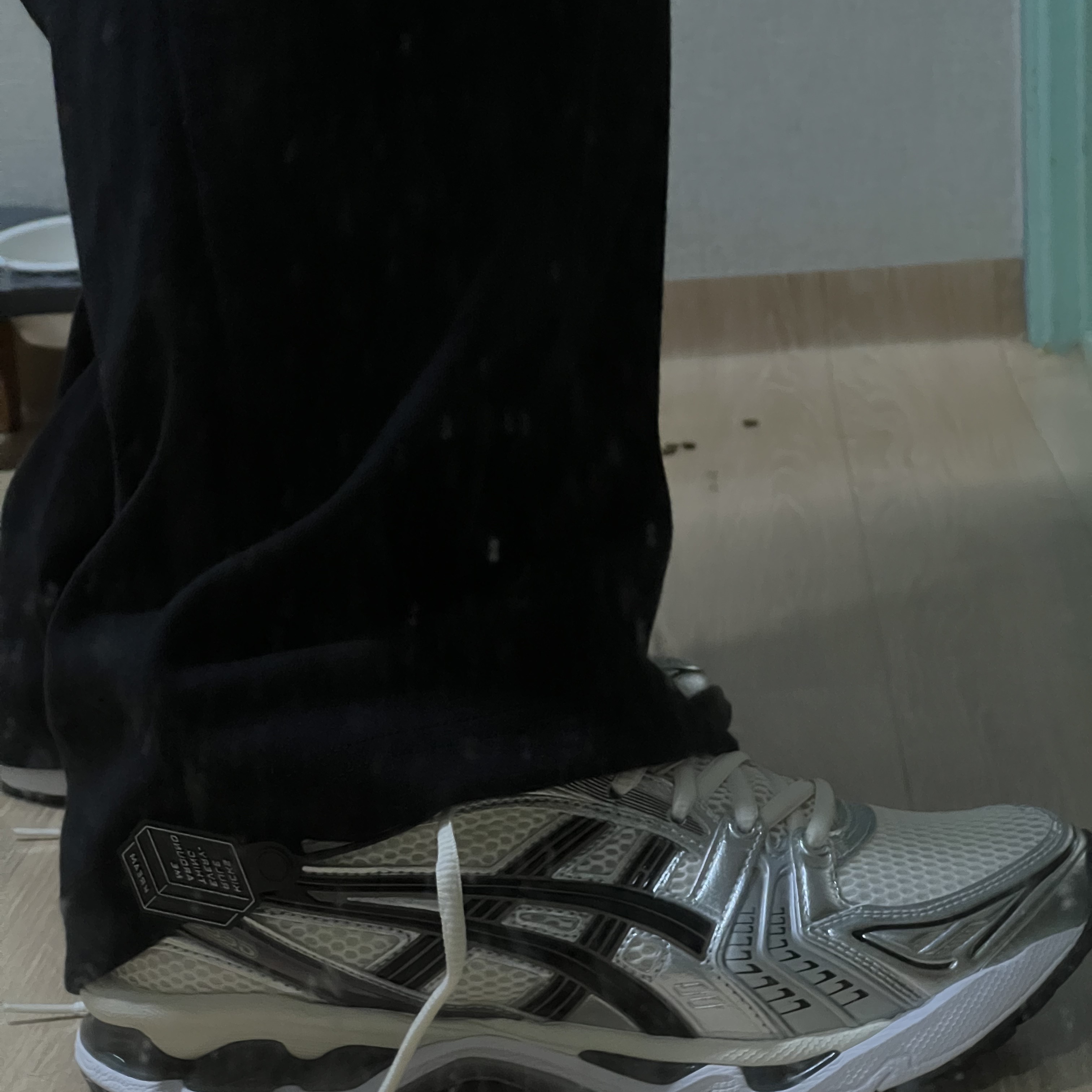 Asics Gel-Kayano 14 Cream Black 착용 스타일