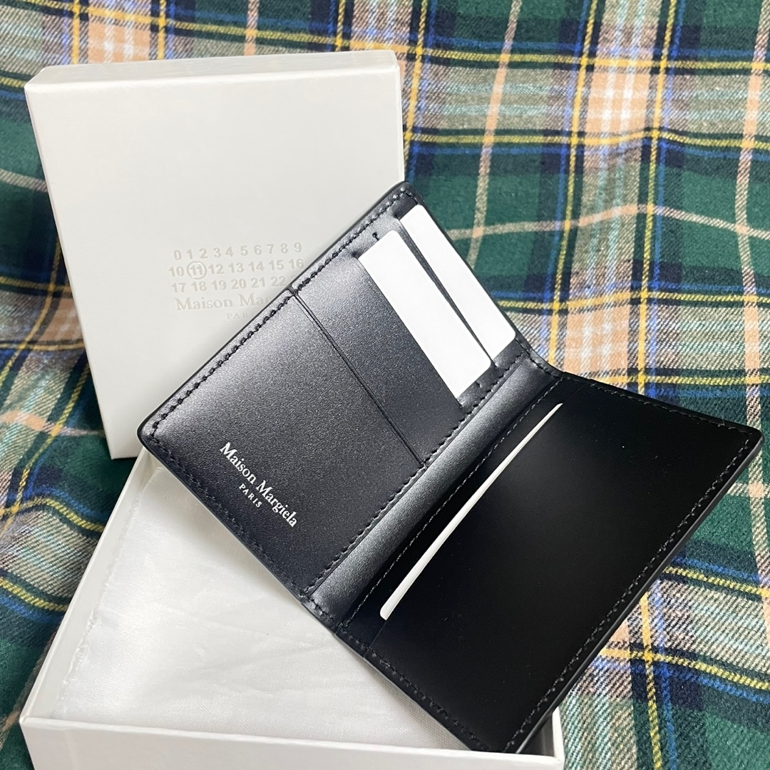 Maison Margiela Leather Bi-Fold Card Holder Black 착용 스타일 - 2