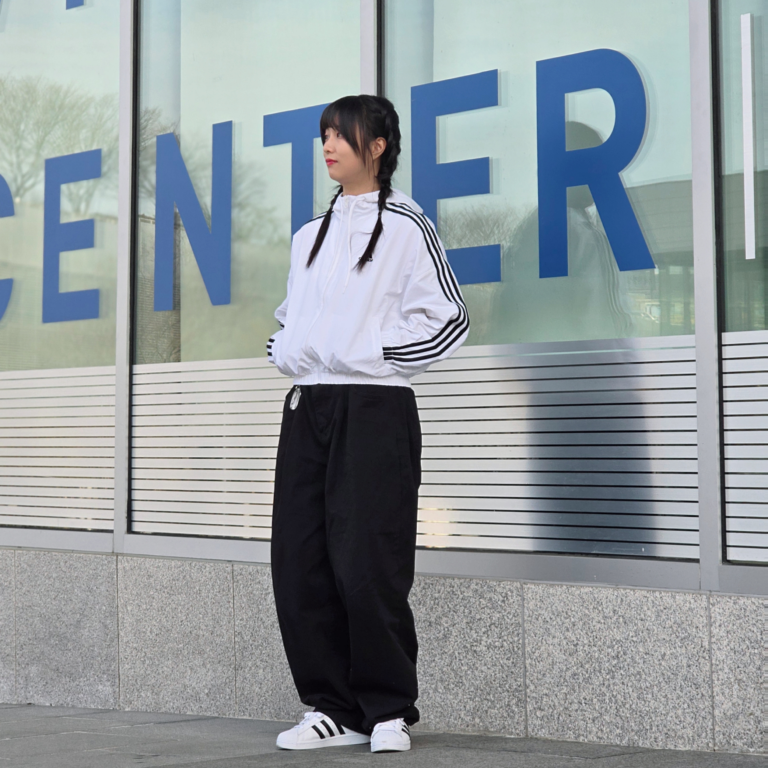 (W) Adidas Essential 3-Stripes Woven Windbreaker Jacket White - KR Sizing, (J) Adidas Superstar J White Black 착용 스타일 - 1