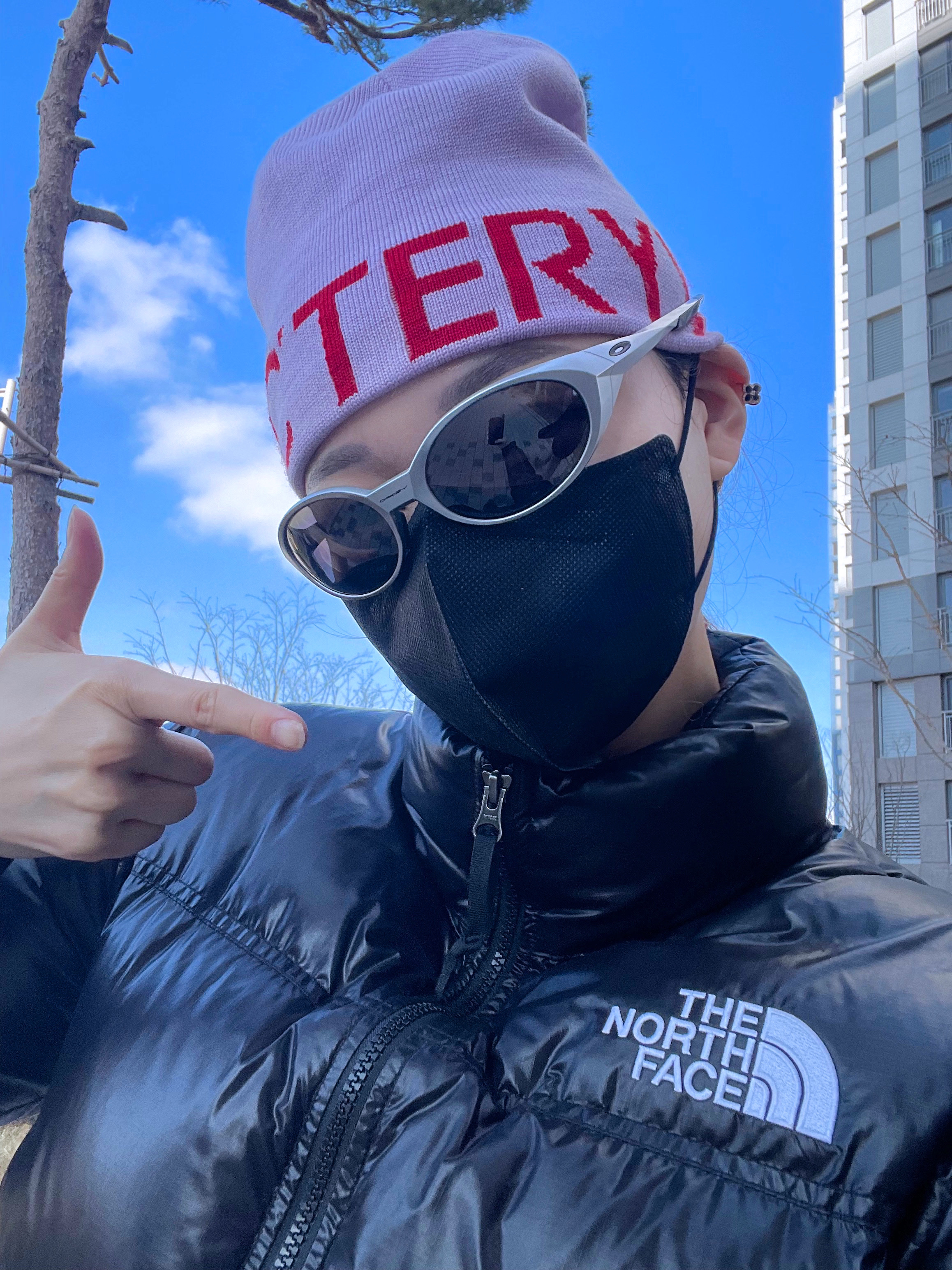 Arc'teryx Word Head Toque Storm Glow, Oakley Eye Jacket Redux Silver Frame Prizm Black Polarized Lenses High Bridge Fit 착용 스타일