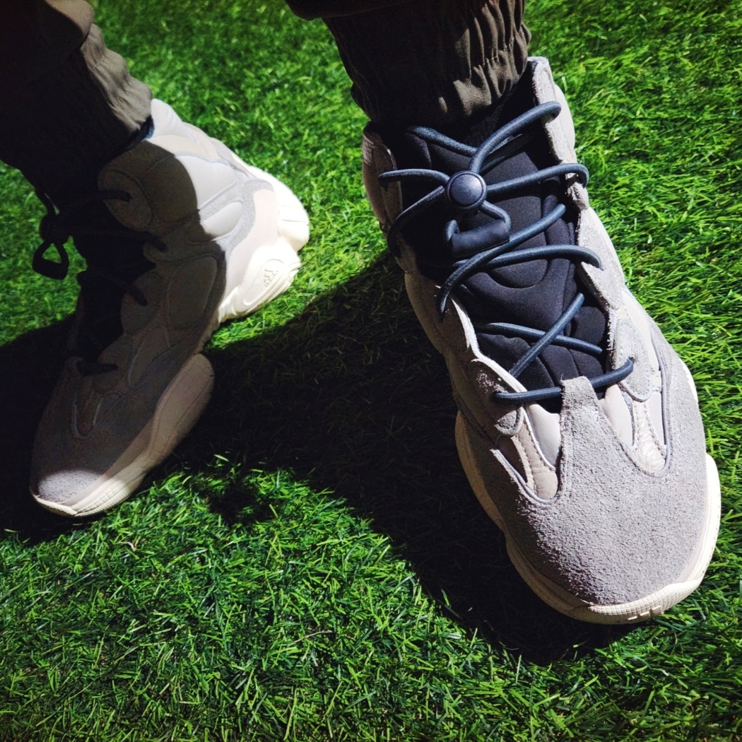 Adidas Yeezy 500 High Mist Stone 착용 스타일 - 4