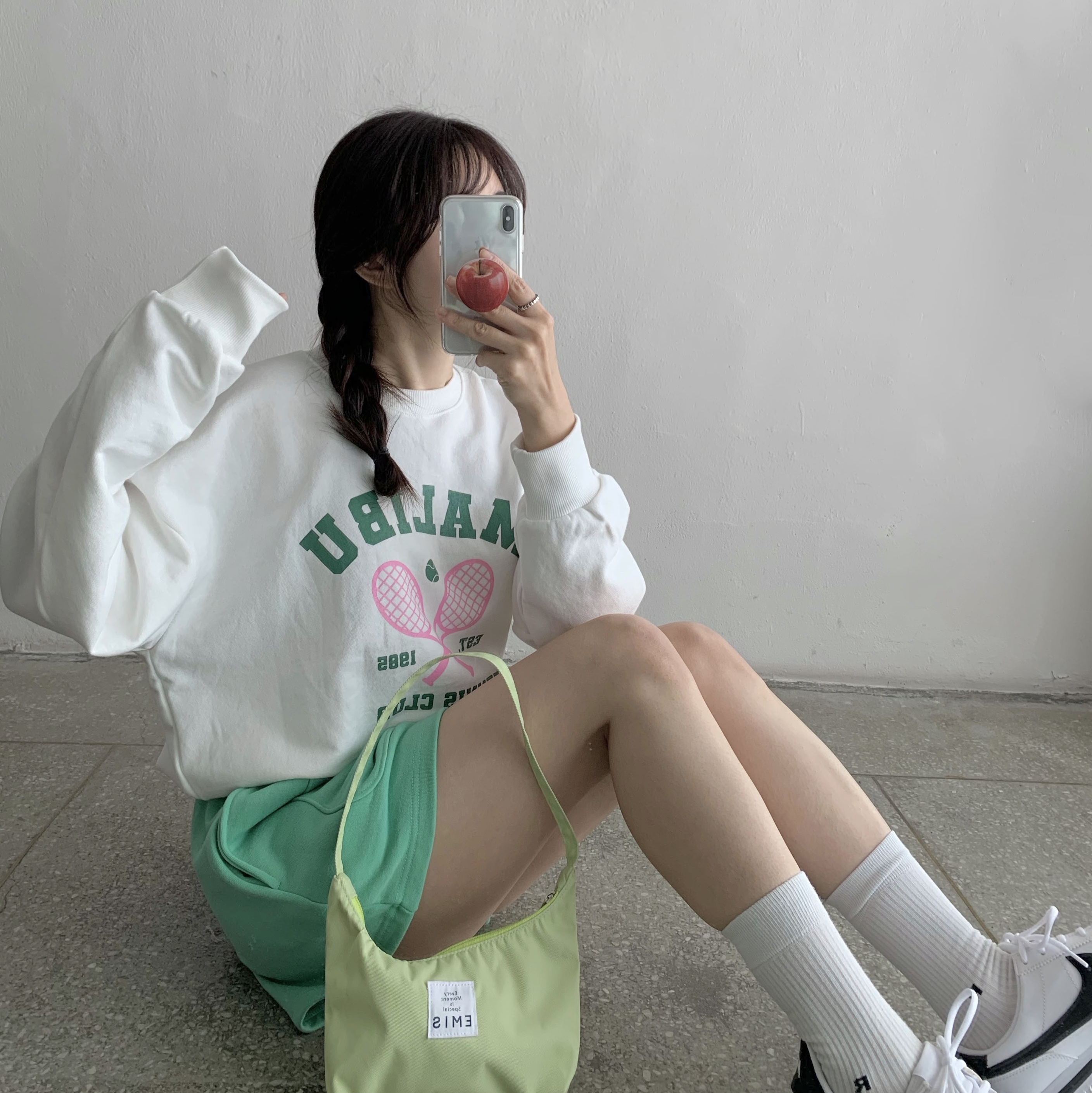 (GS) Nike Cortez Basic SL White Black, Emis Emis Hobo Bag Yellowgreen 착용 스타일 - 1