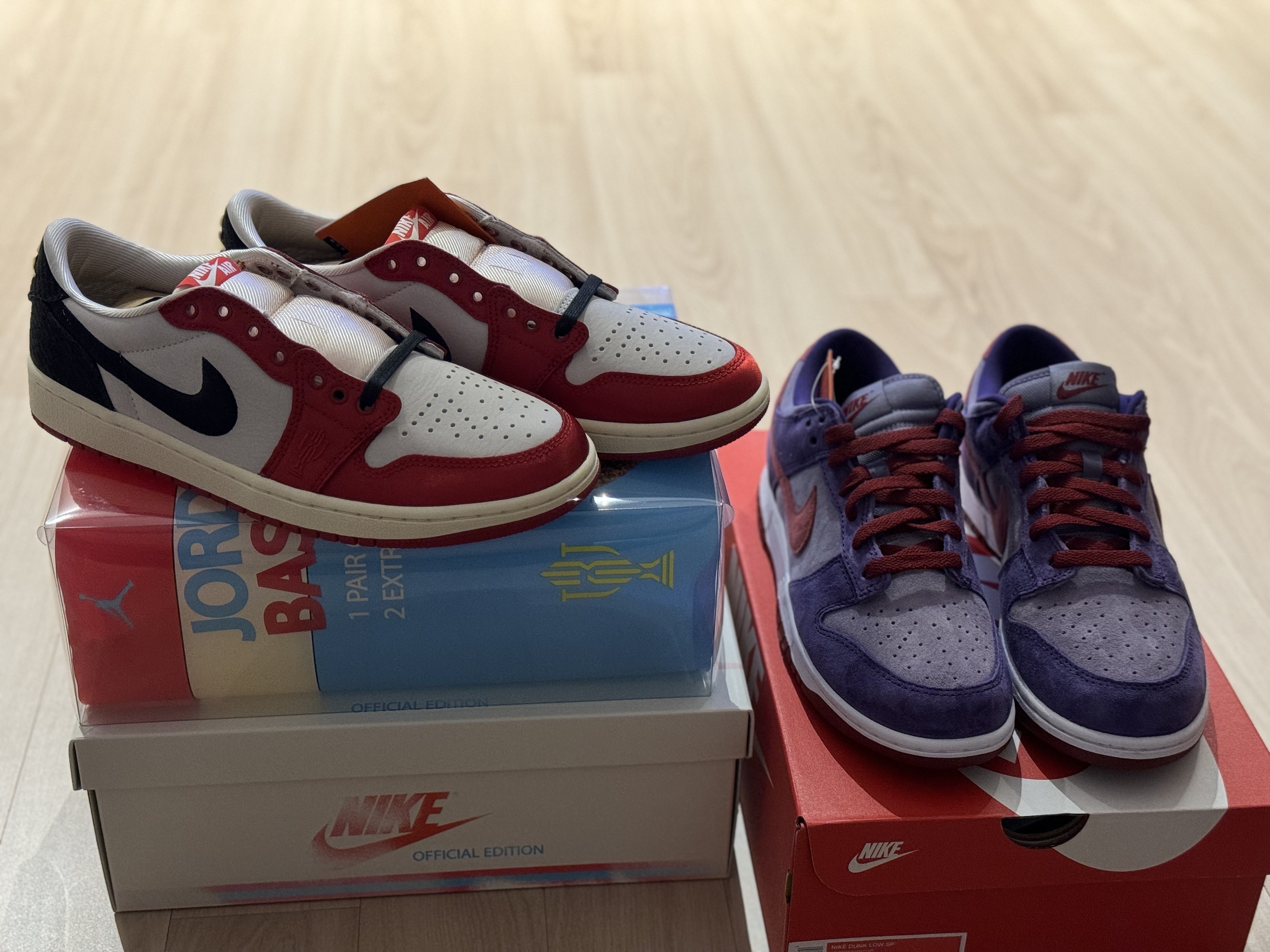 Nike Dunk Low SP Plum 2024, Jordan 1 x Trophy Room Retro Low OG SP Sail Varsity Red 착용 스타일 - 2