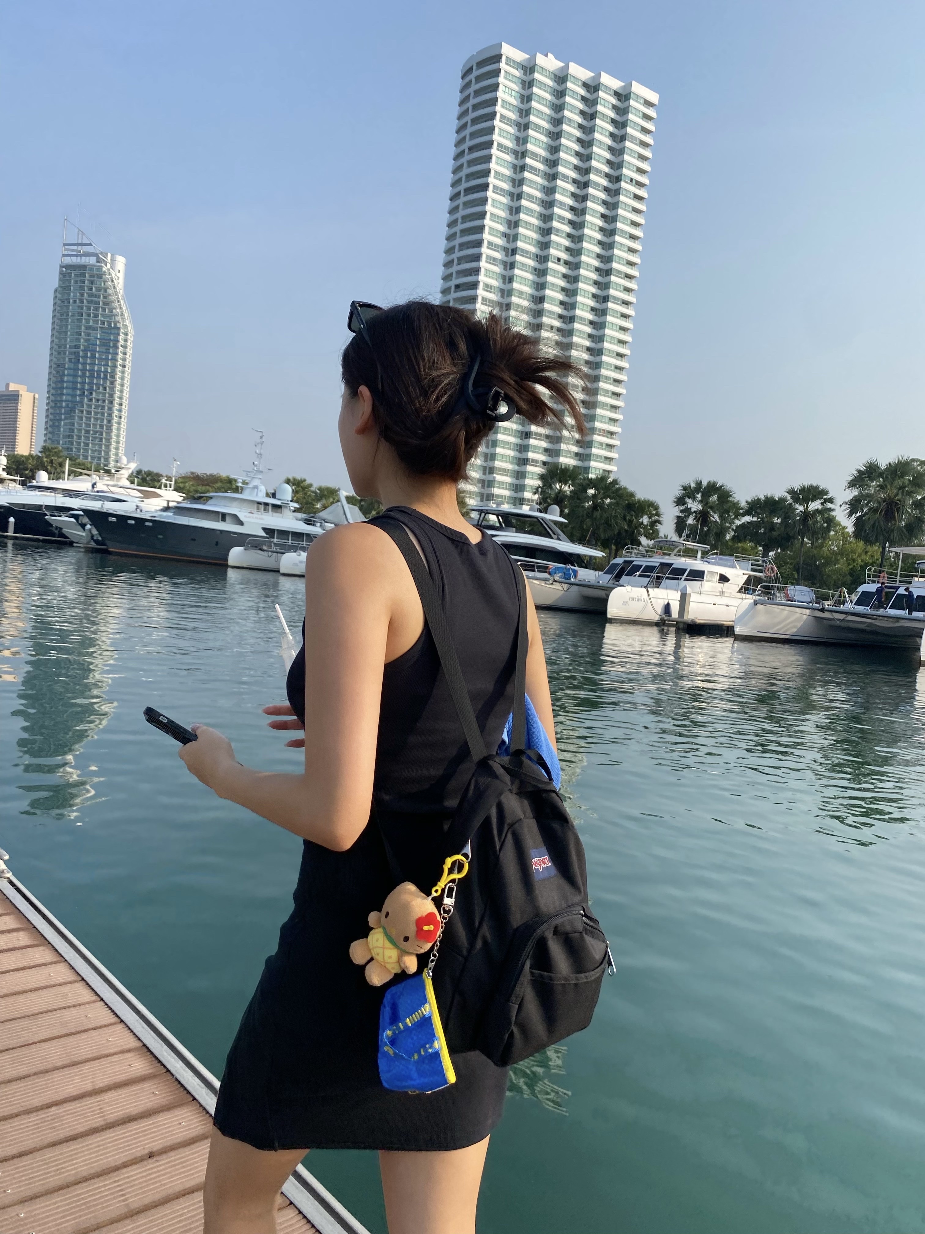 Jansport Half Pint Mini Backpack Black 착용 스타일