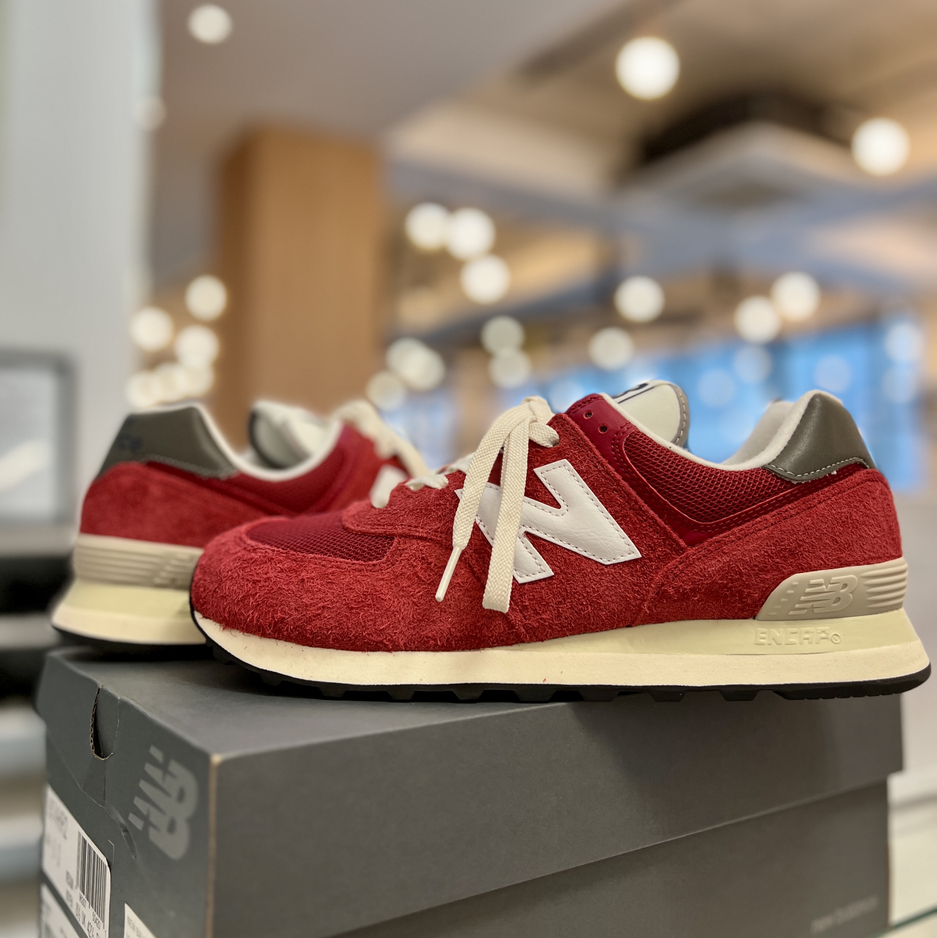 New Balance 574 Heritage Red 착용 스타일