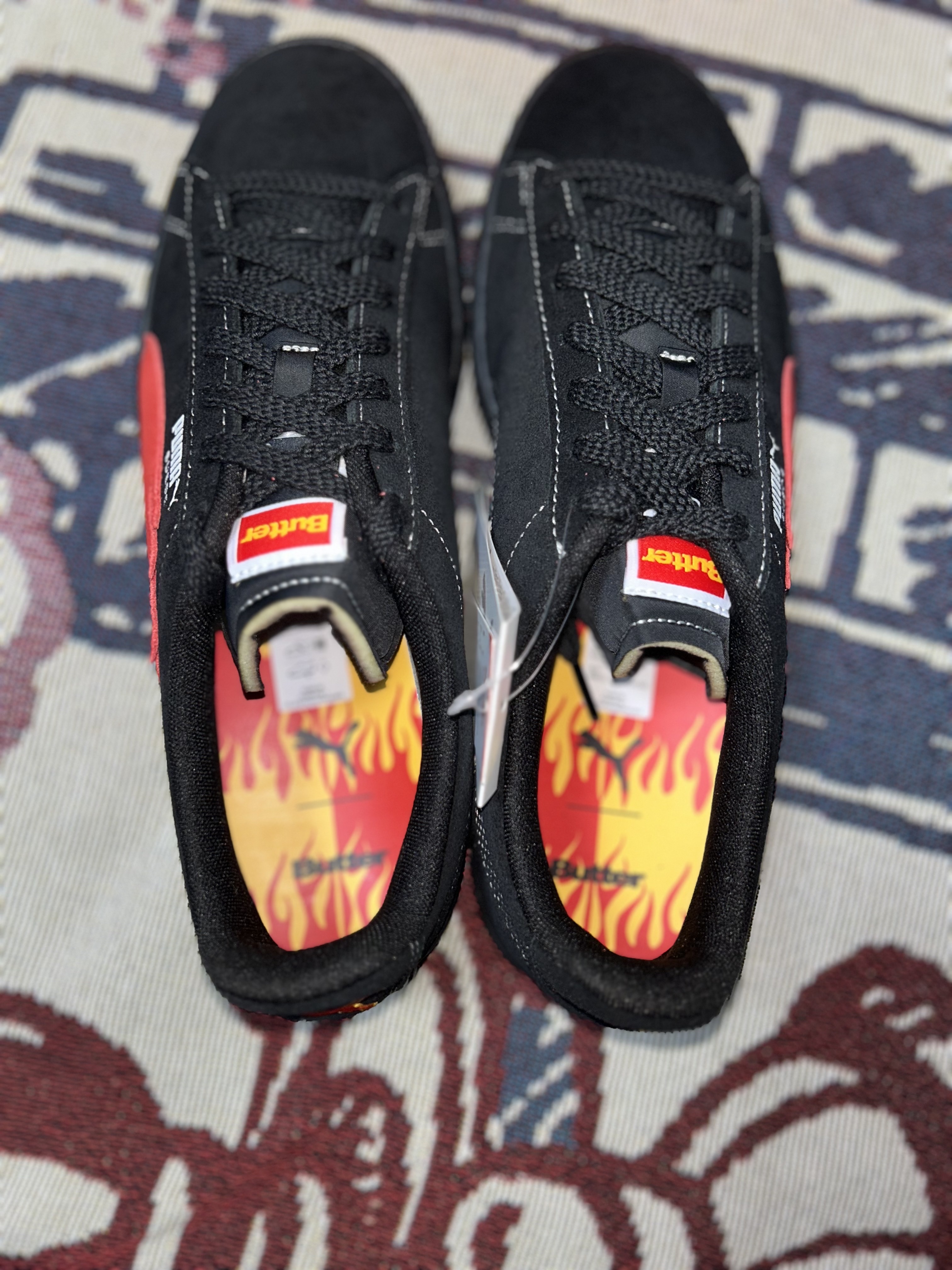 Puma x Butter Goods Suede Classic Black Red 착용 스타일 - 3